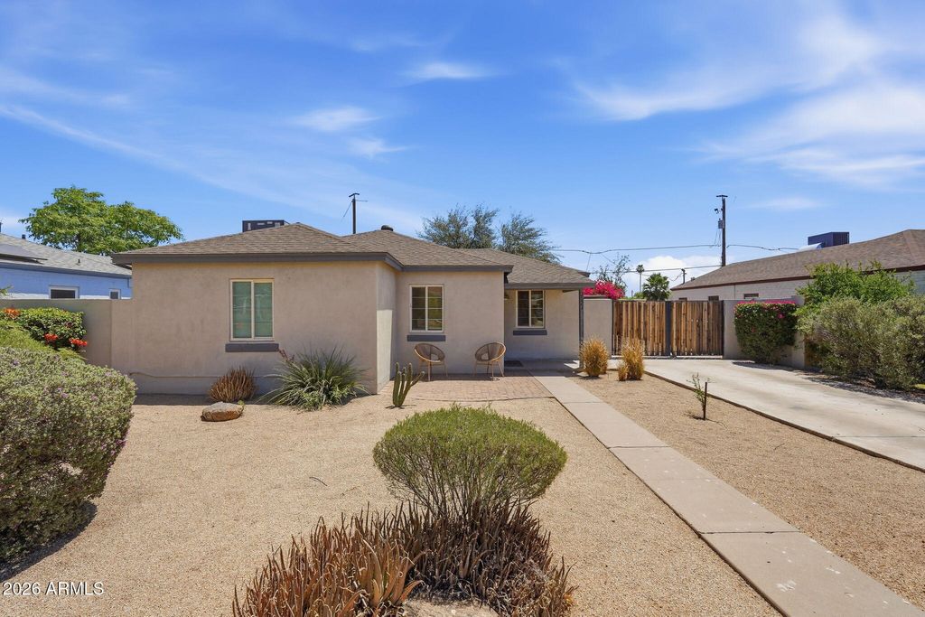 Photo of 2521 N 13th Street, Phoenix, AZ 85006 (MLS # 7031302)