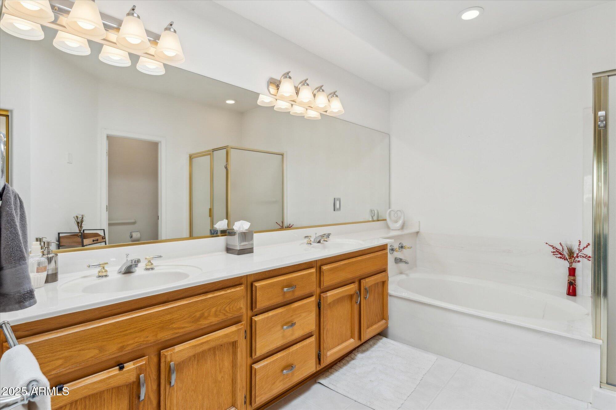 Cave Creek, Arizona 85331, United States, 2 Bedrooms Bedrooms, ,2 BathroomsBathrooms,Residential,Active,99138