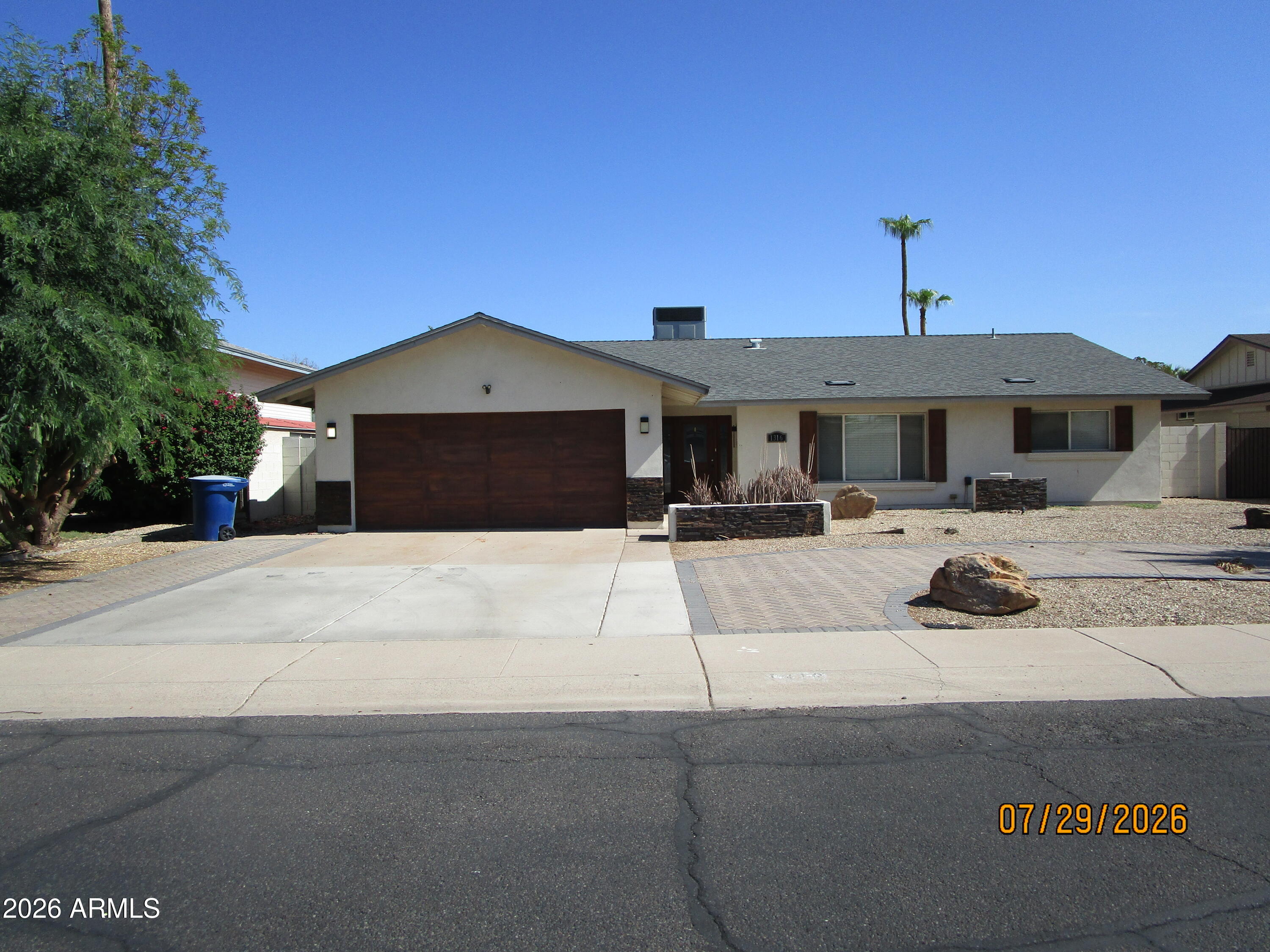 1316 E DONNER Drive