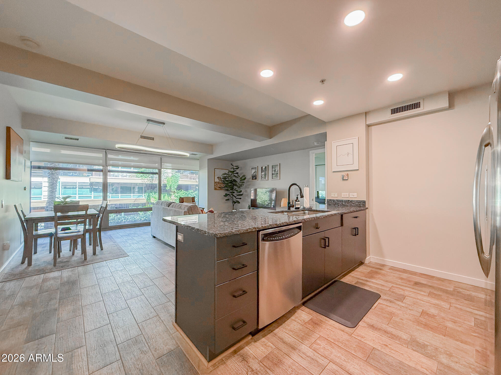 7137 E RANCHO VISTA Drive 2004