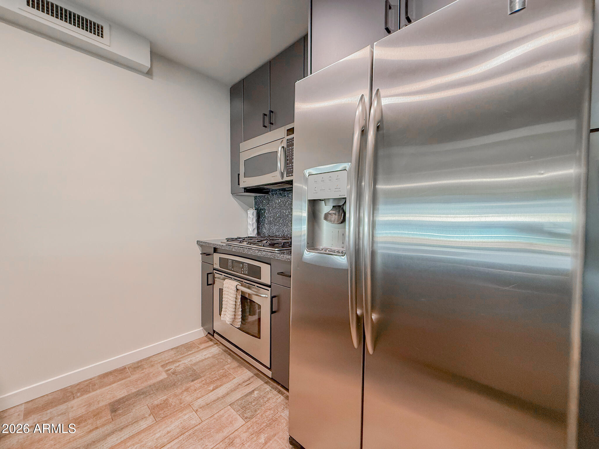 7137 E RANCHO VISTA Drive 2004