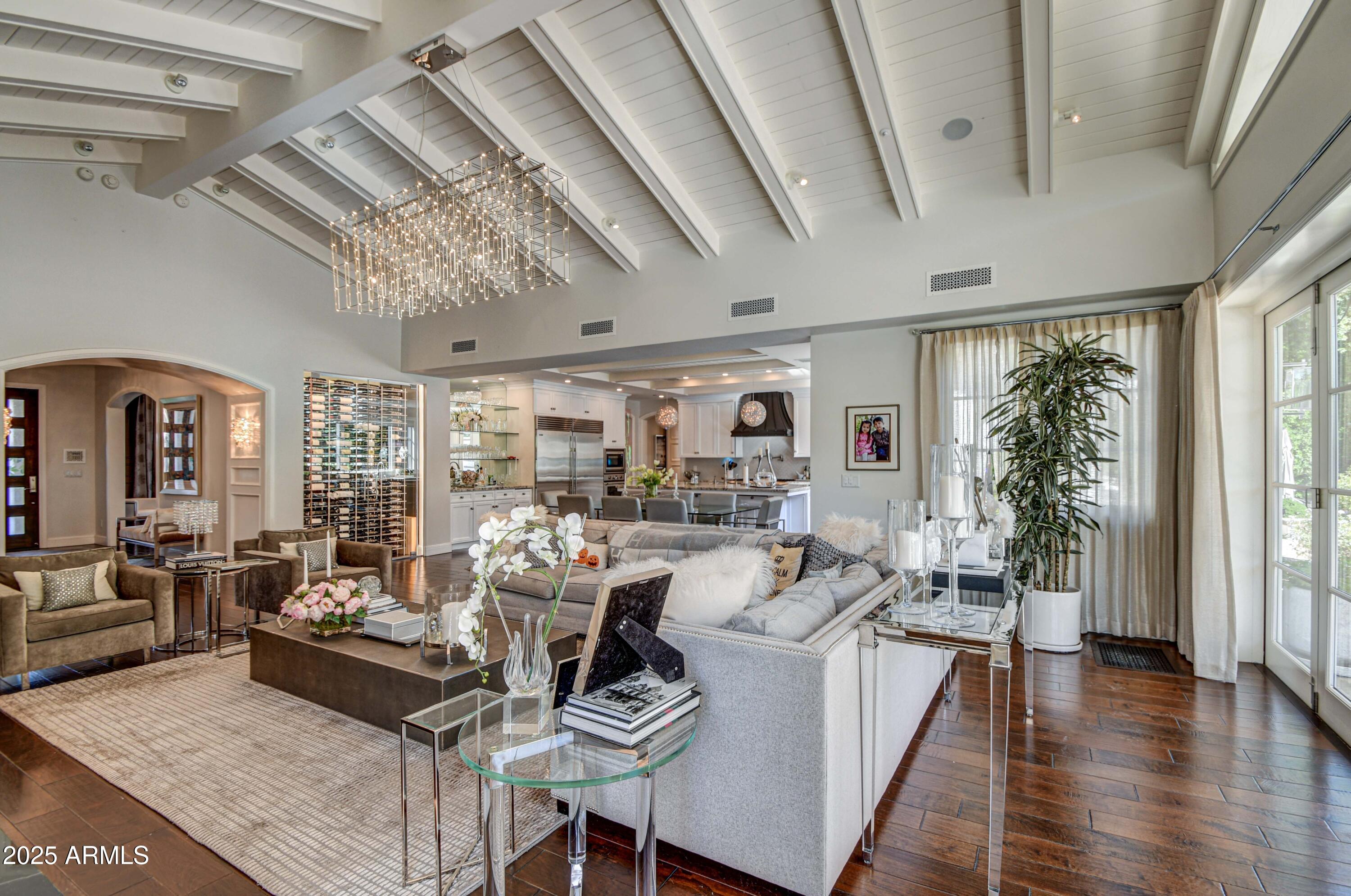 5819 E CALLE DEL MEDIA --