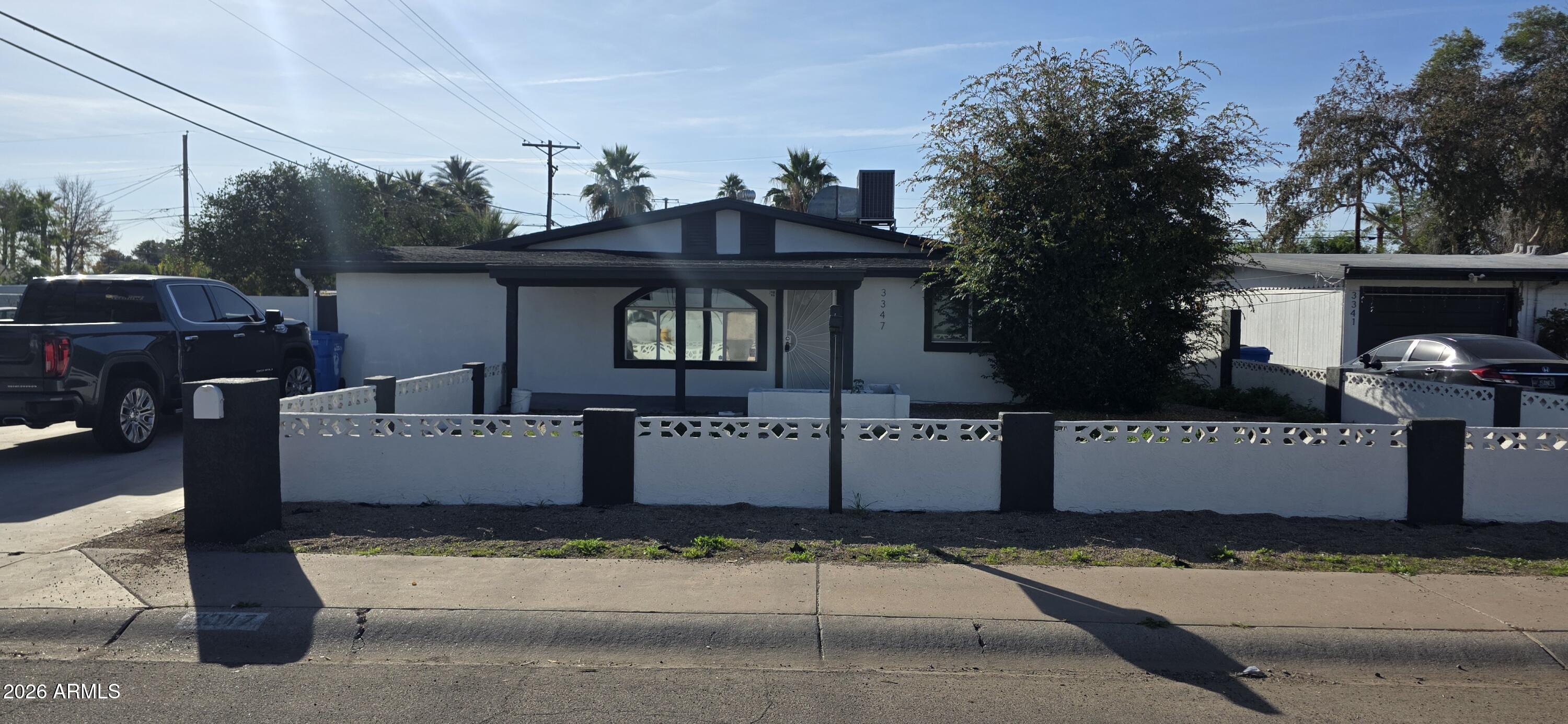 3347 E WINDSOR Avenue