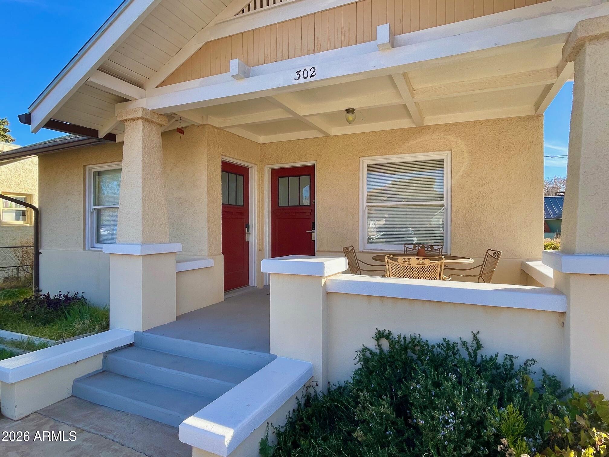302 HOVLAND Street