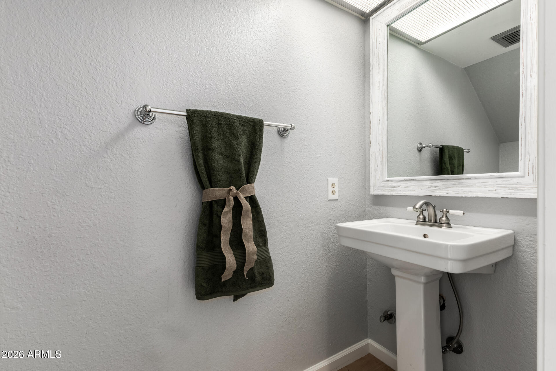 122 S HARDY Drive 40