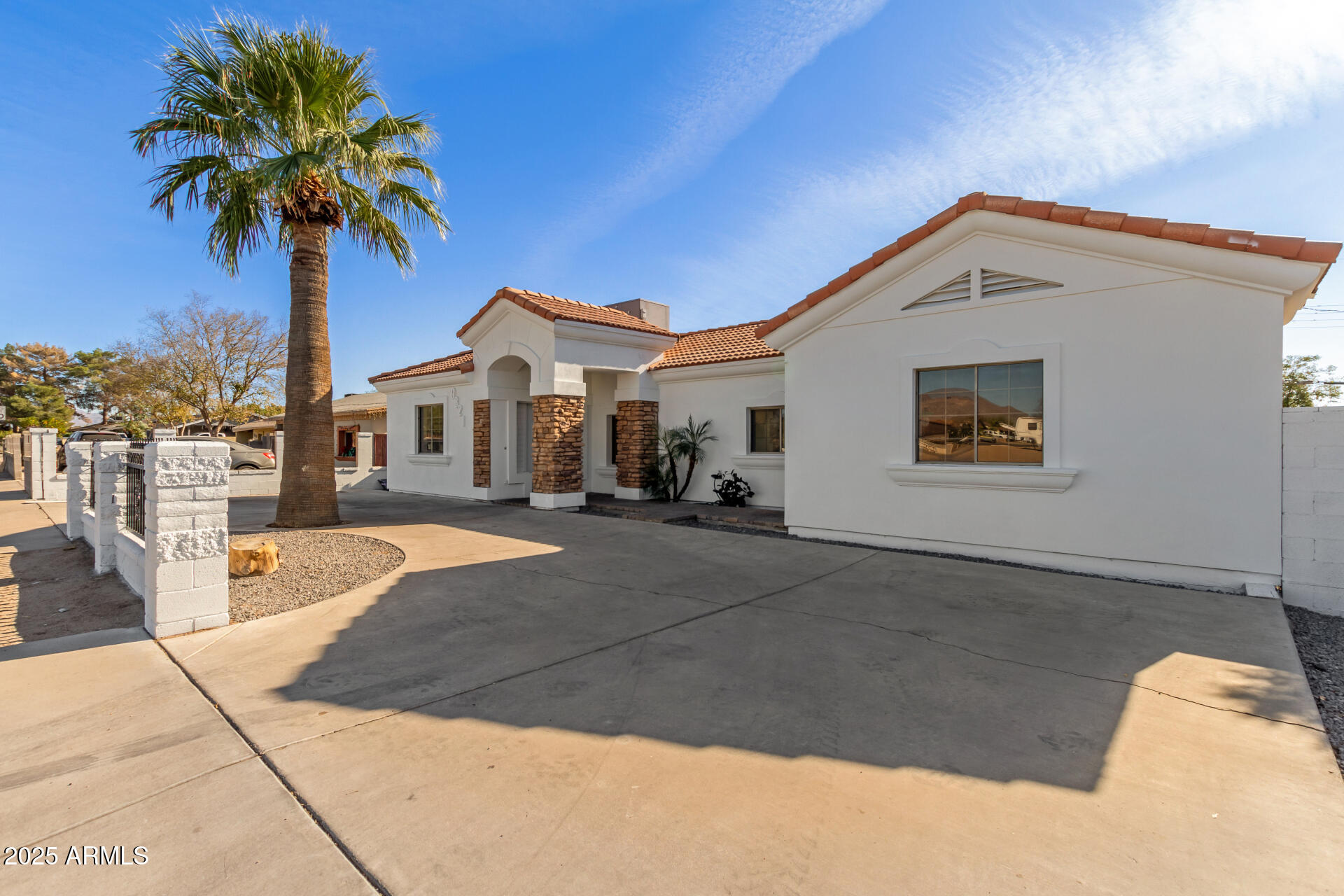 9821 E UNIVERSITY Drive