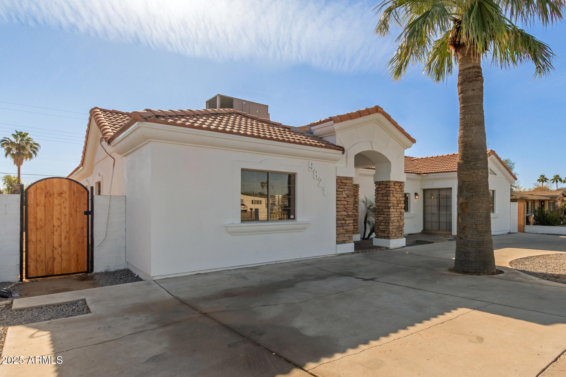 9821 E UNIVERSITY Drive