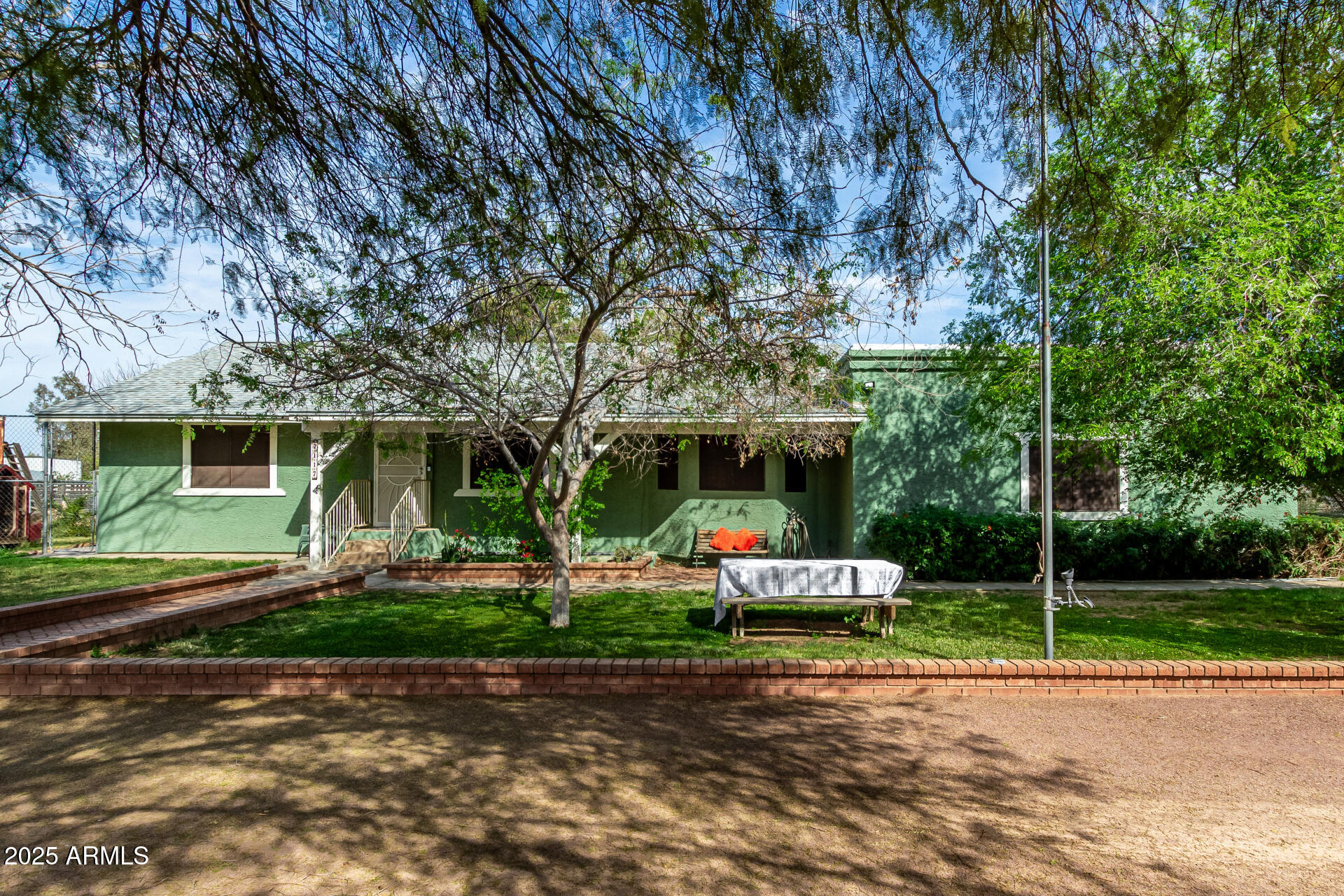 7117 N SARIVAL Avenue