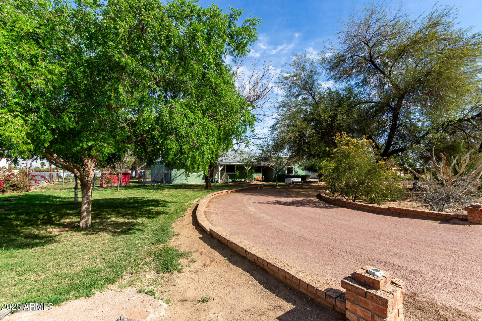7117 N SARIVAL Avenue