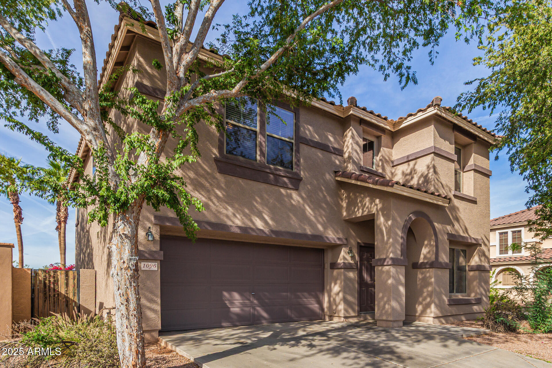 1096 E PARKVIEW Court