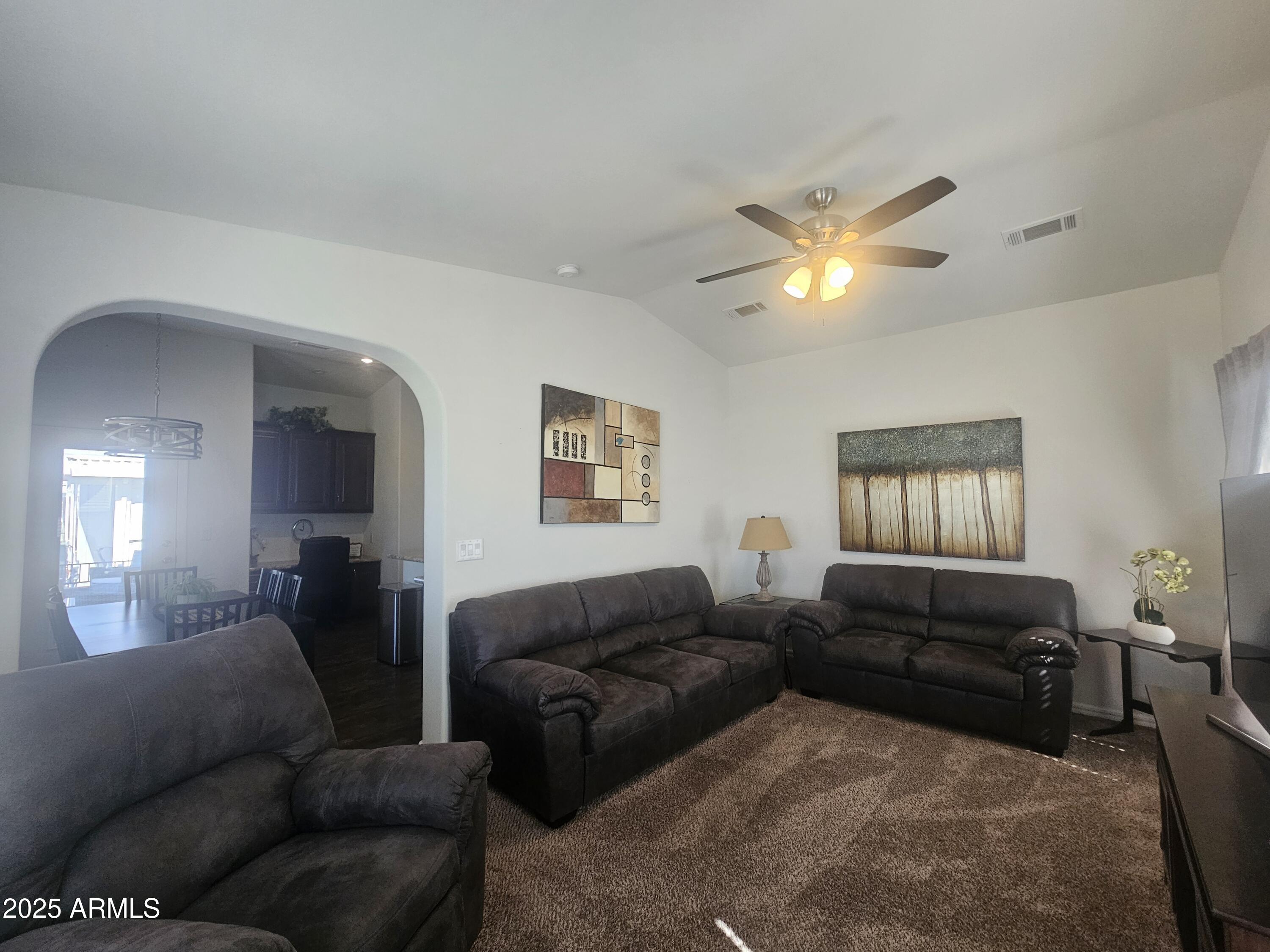 650 N Hawes Road 3123