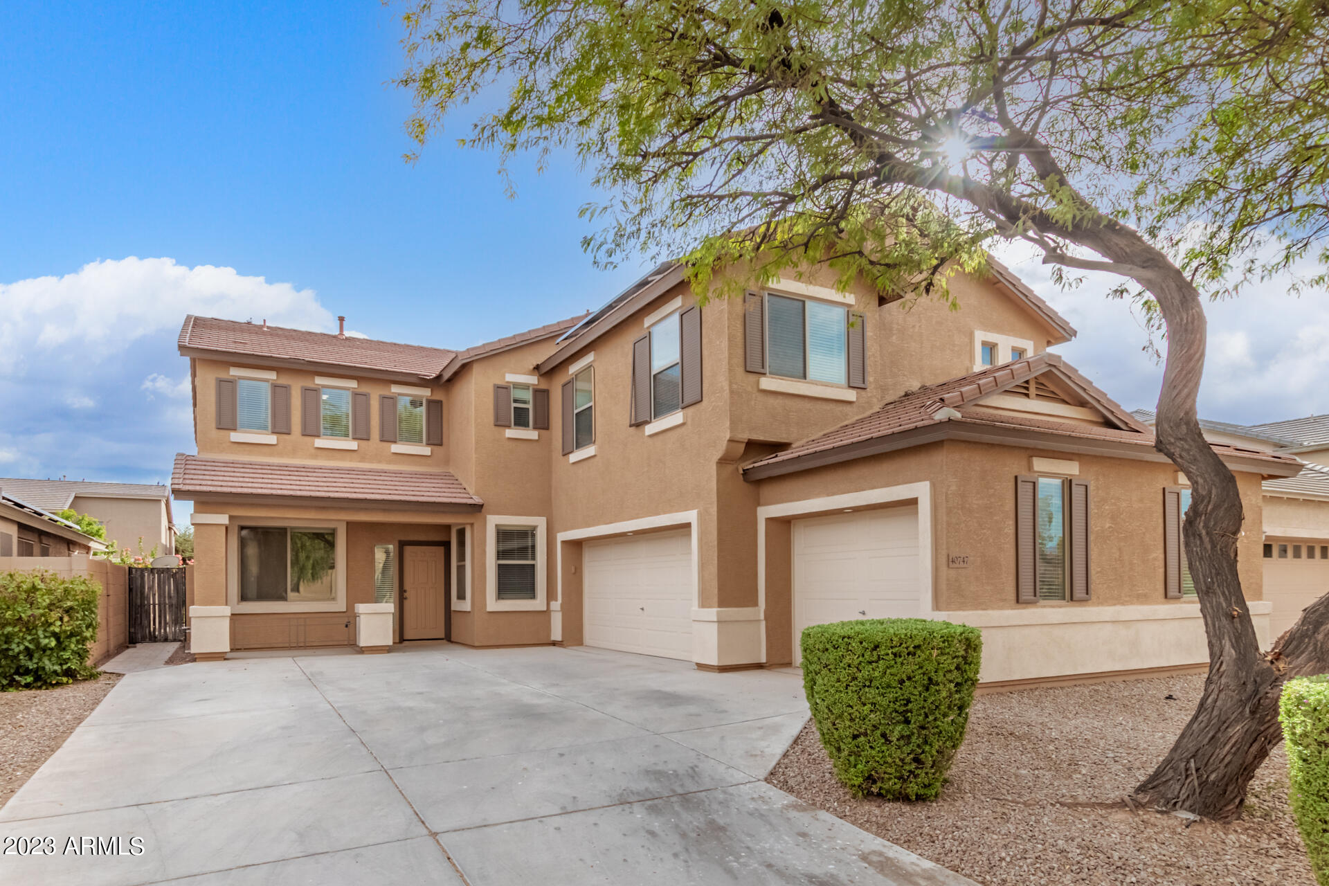 40747 W ROBBINS Drive