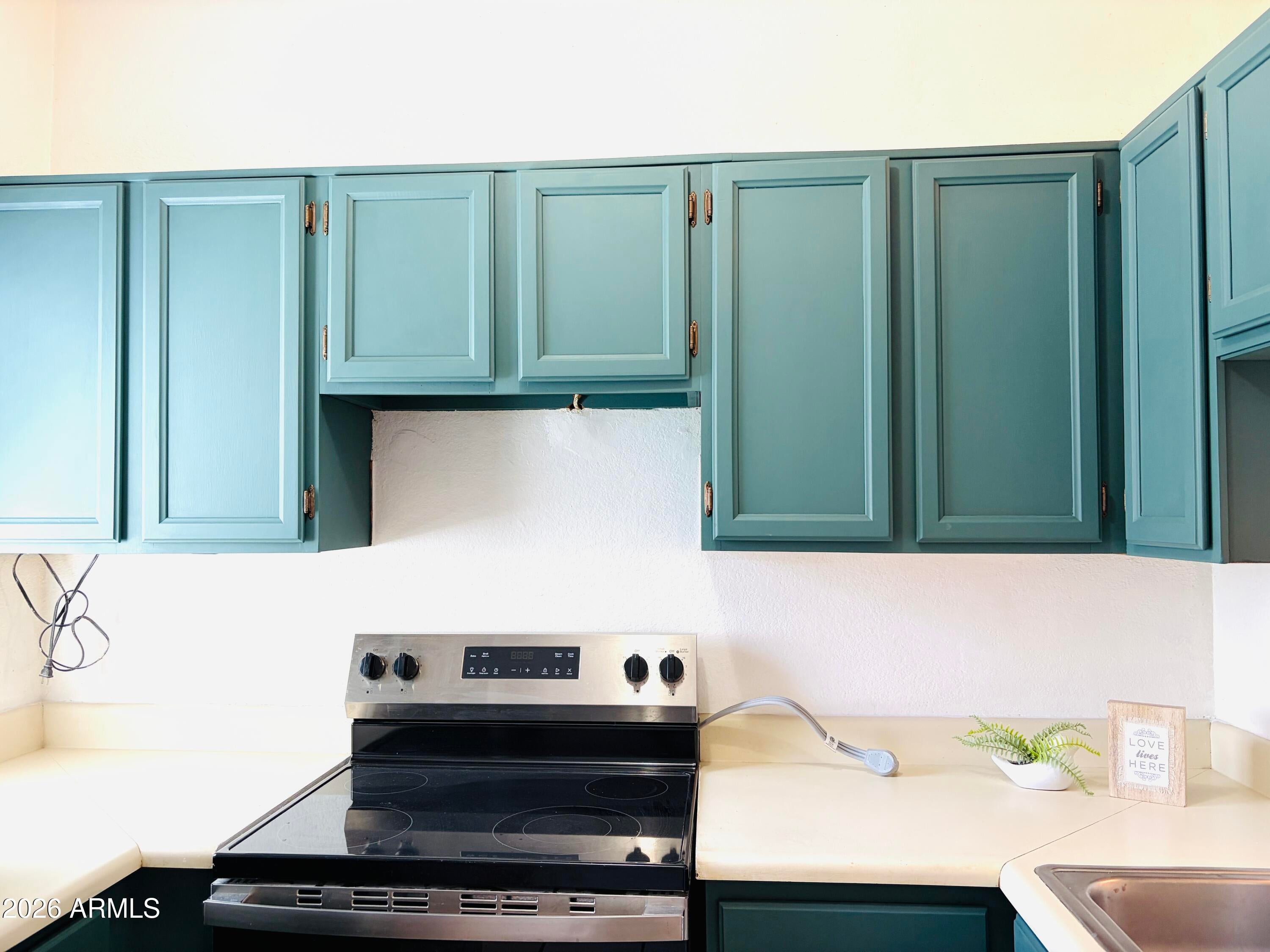 1601 N SABA Street 302
