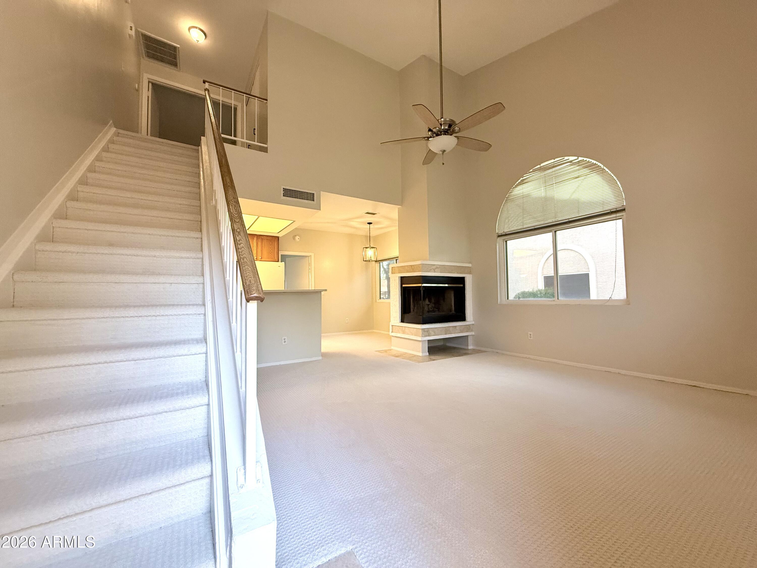 500 N ROOSEVELT Avenue 60