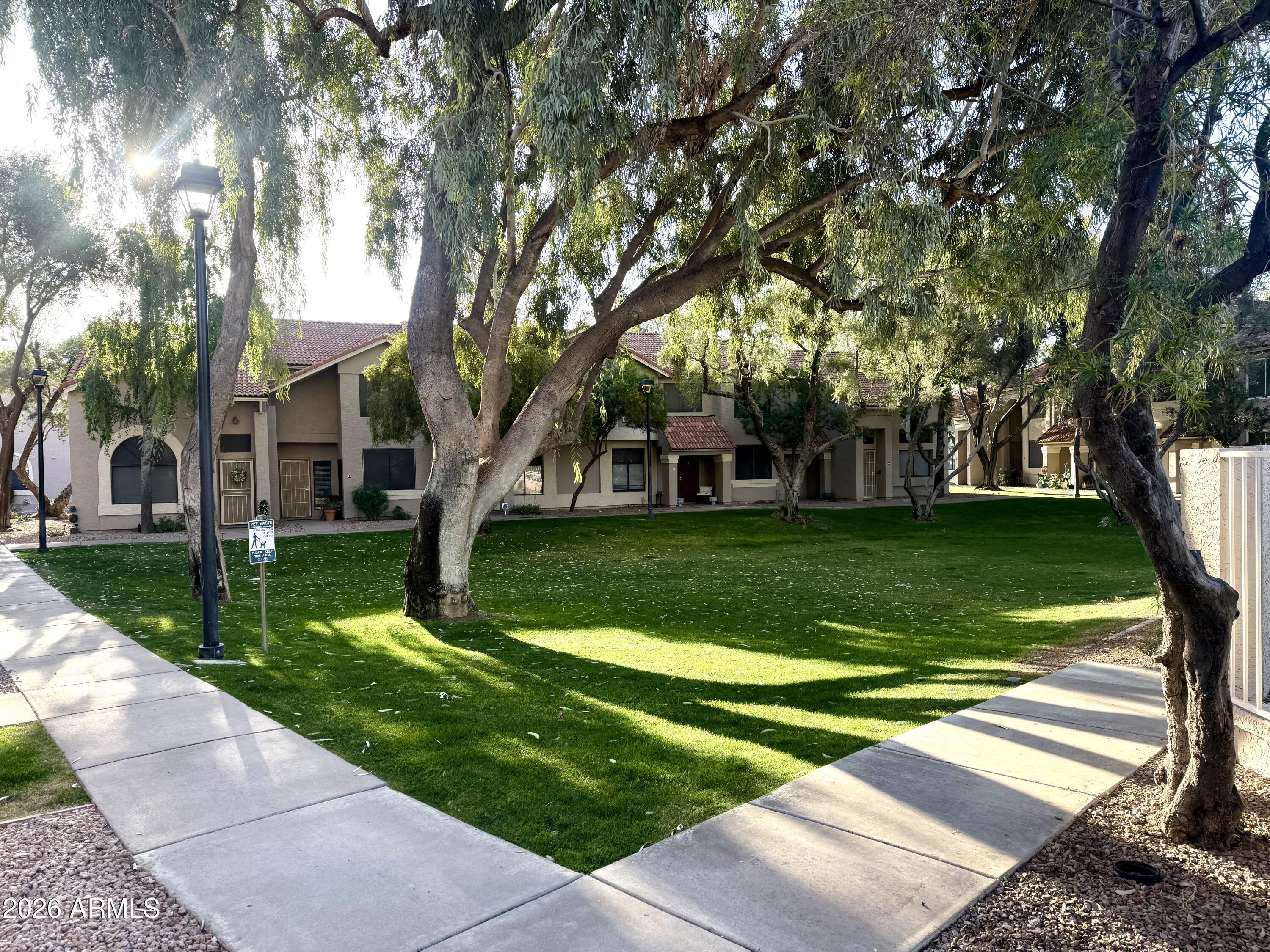 500 N ROOSEVELT Avenue 60