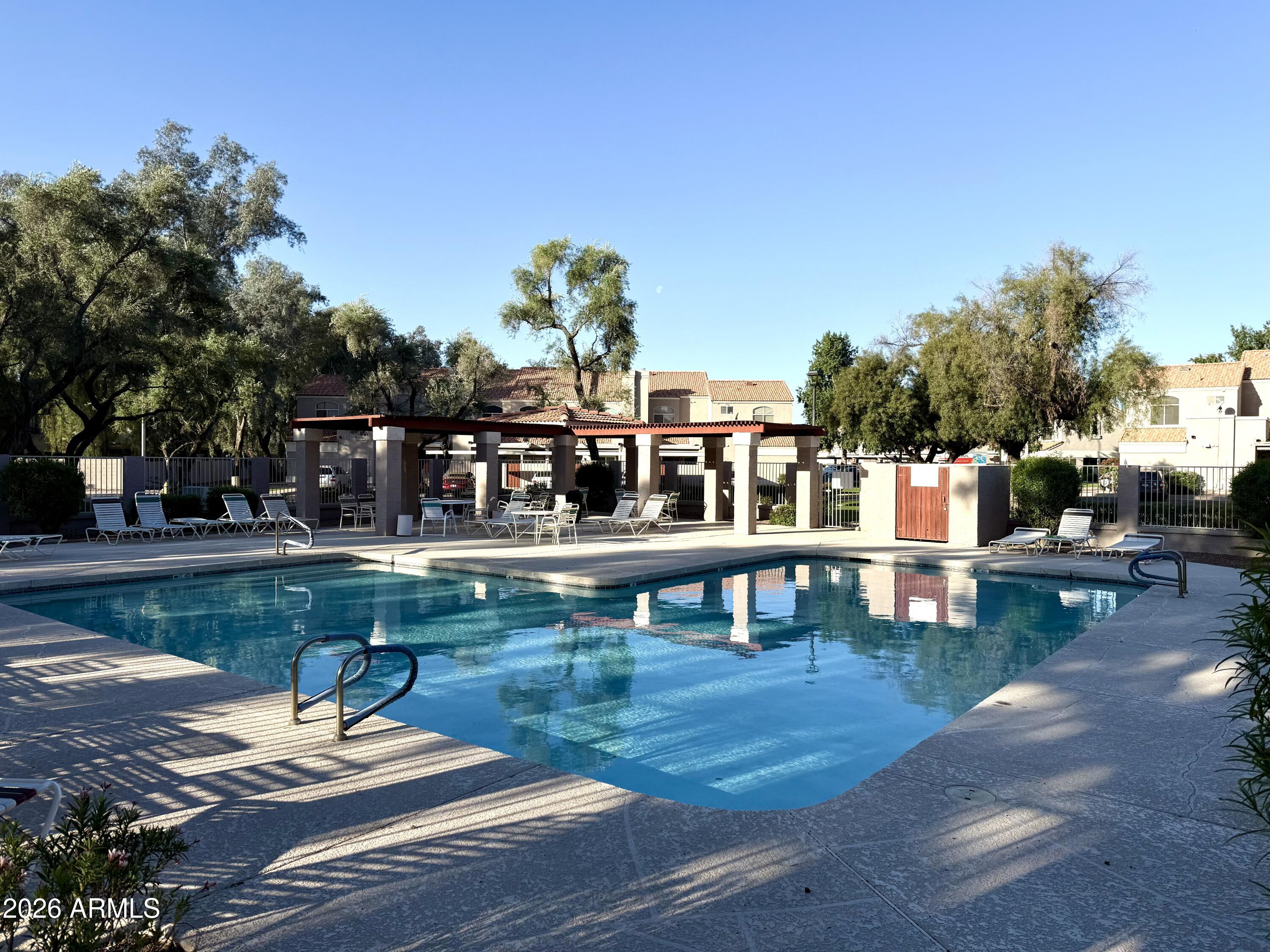 500 N ROOSEVELT Avenue 60