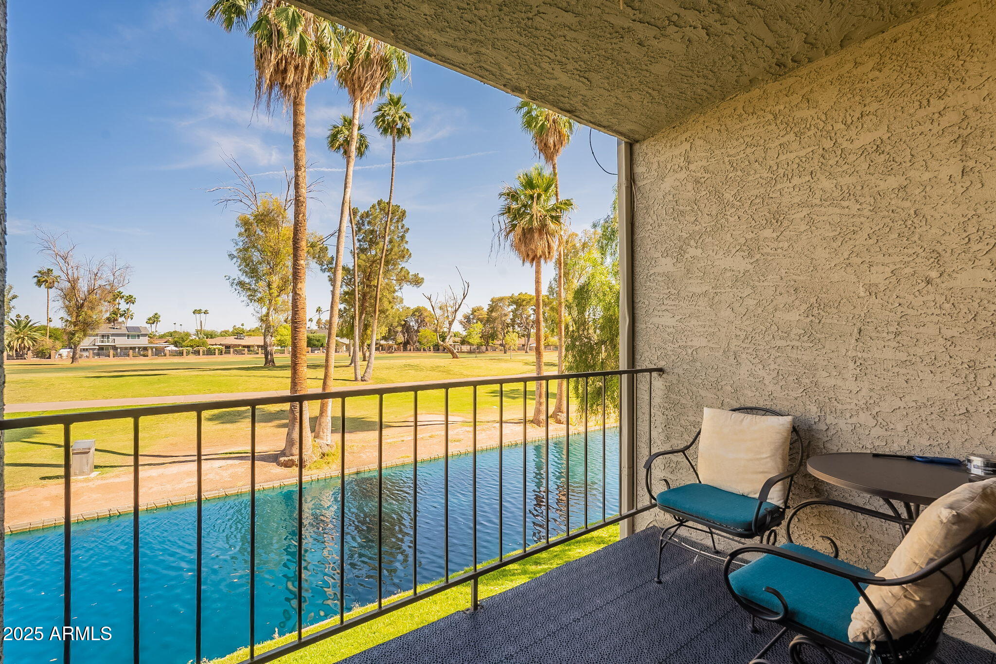 2524 S EL PARADISO -- 17