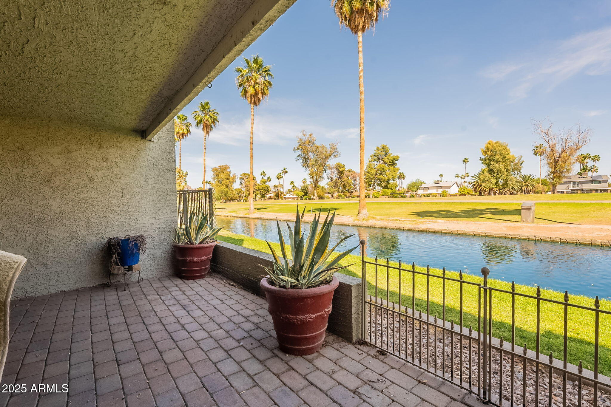 2524 S EL PARADISO -- 17