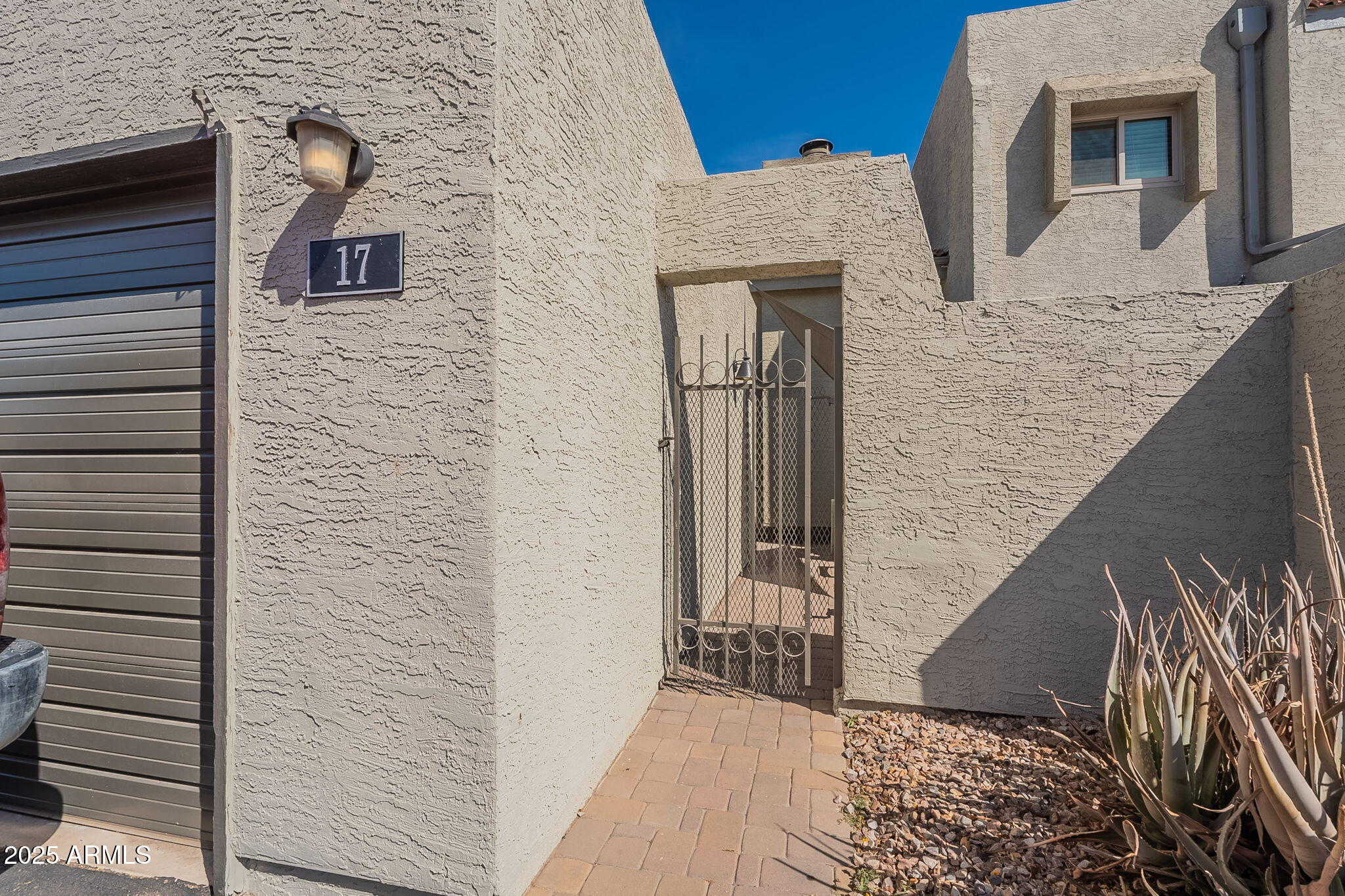 2524 S EL PARADISO -- 17