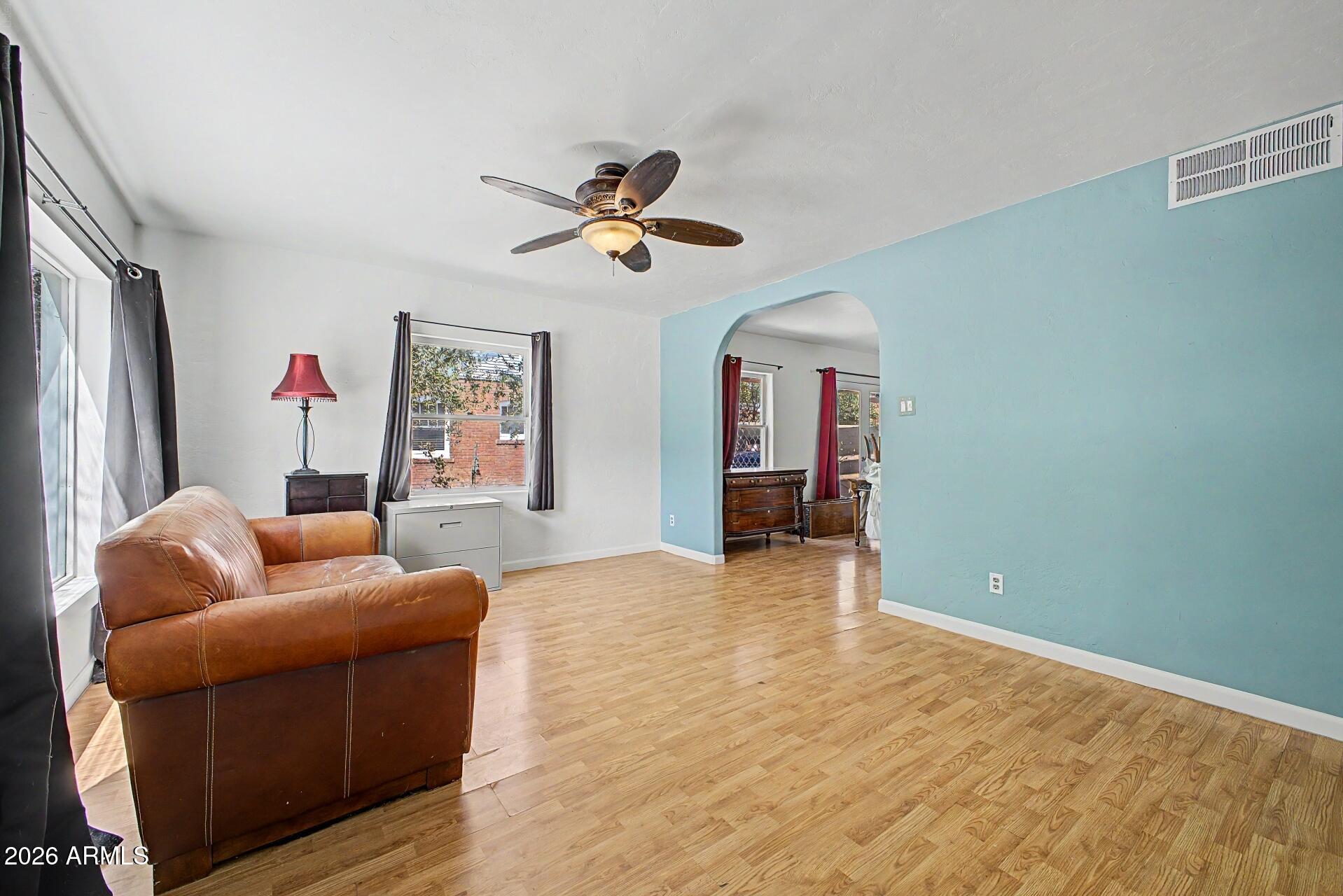 1106 E PALM Lane