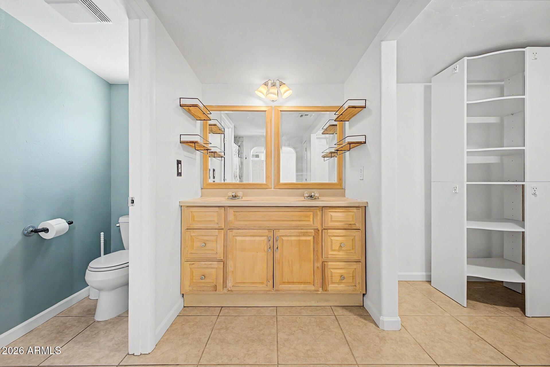 1106 E PALM Lane