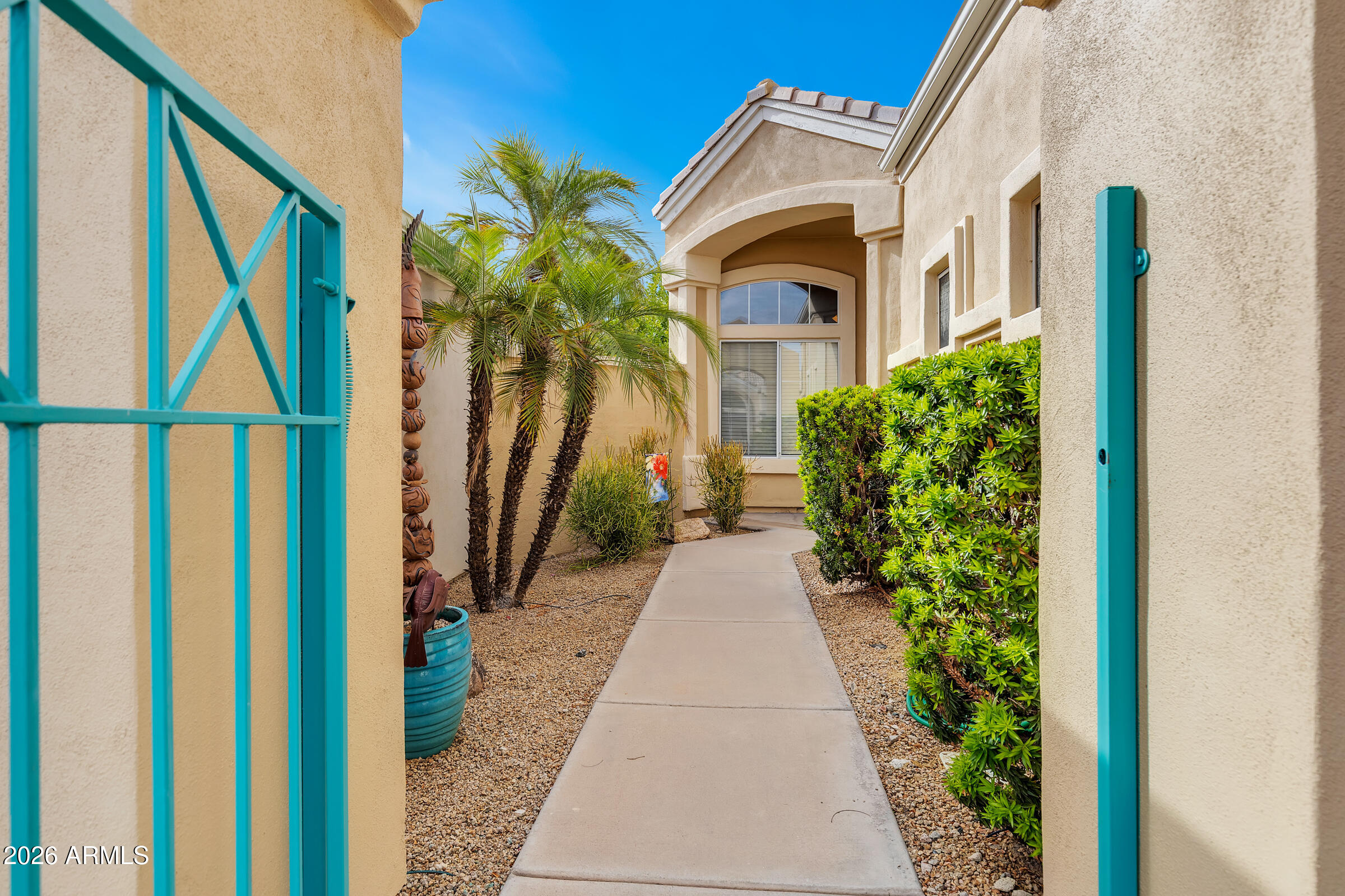 1124 E HIDDENVIEW Drive