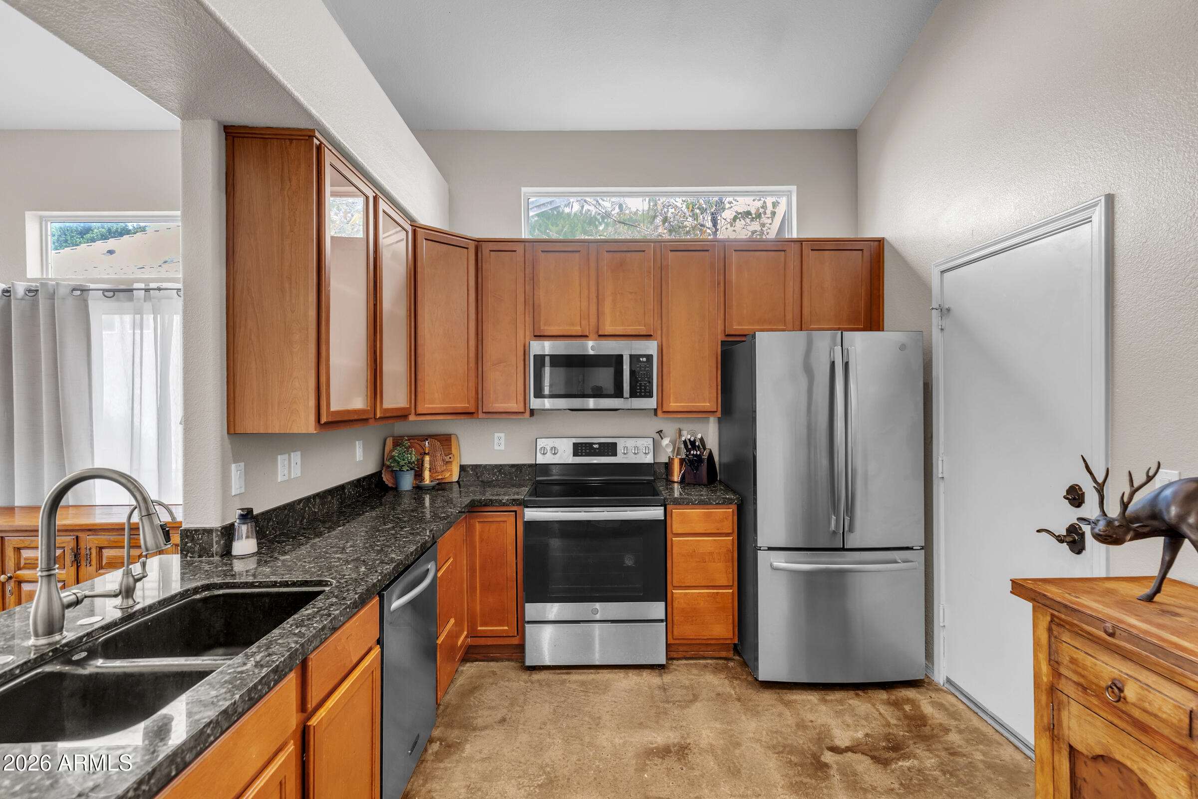 1124 E HIDDENVIEW Drive