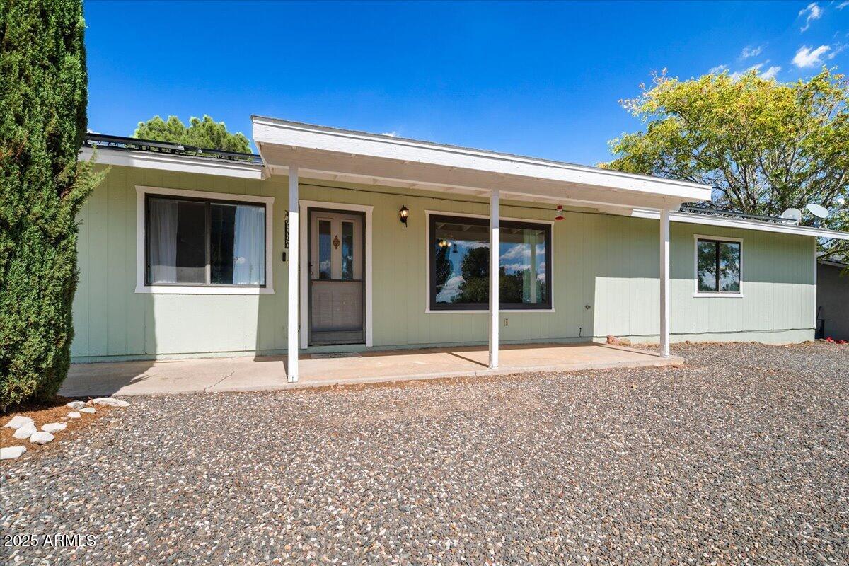 2092 E ARROWHEAD Lane