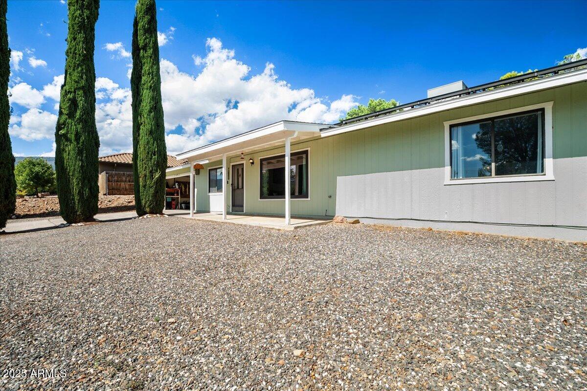 2092 E ARROWHEAD Lane