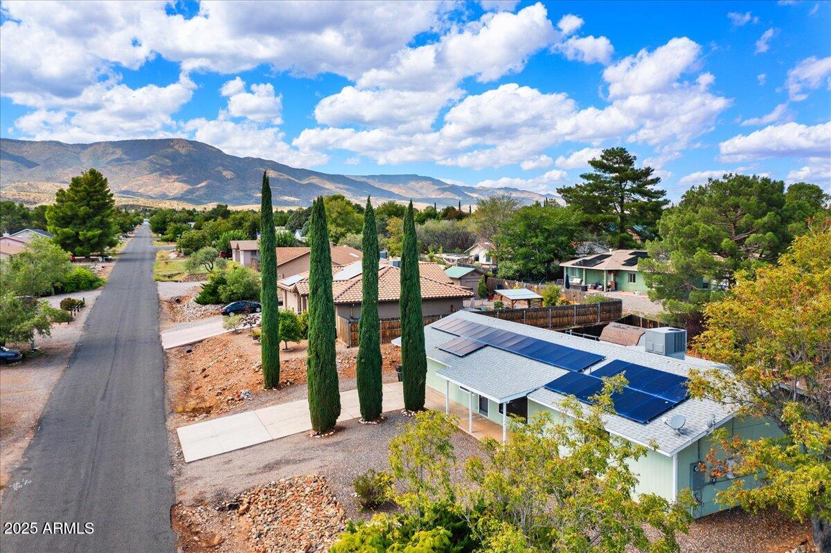 2092 E ARROWHEAD Lane