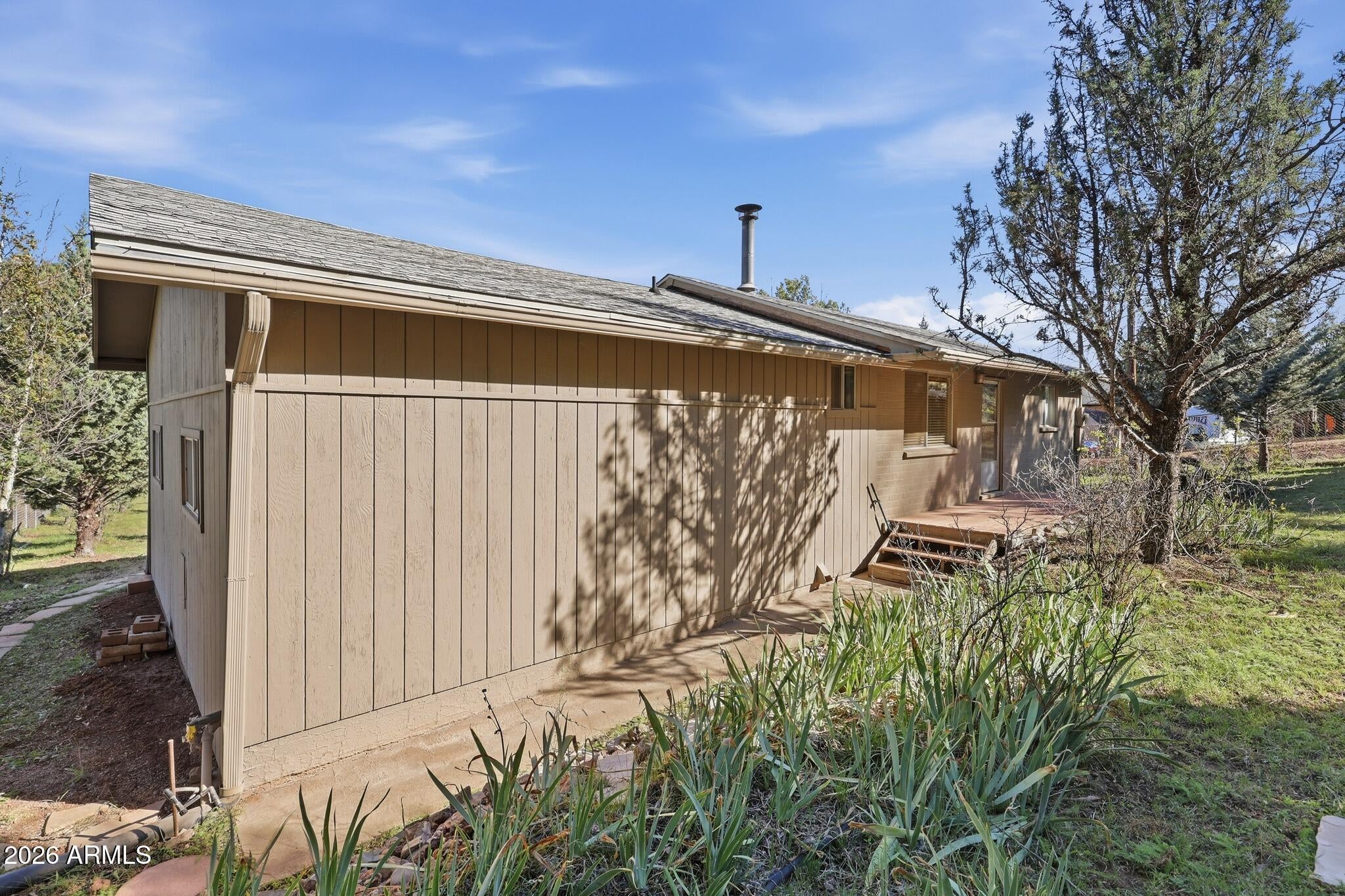 413 W BLACKBERRY Lane