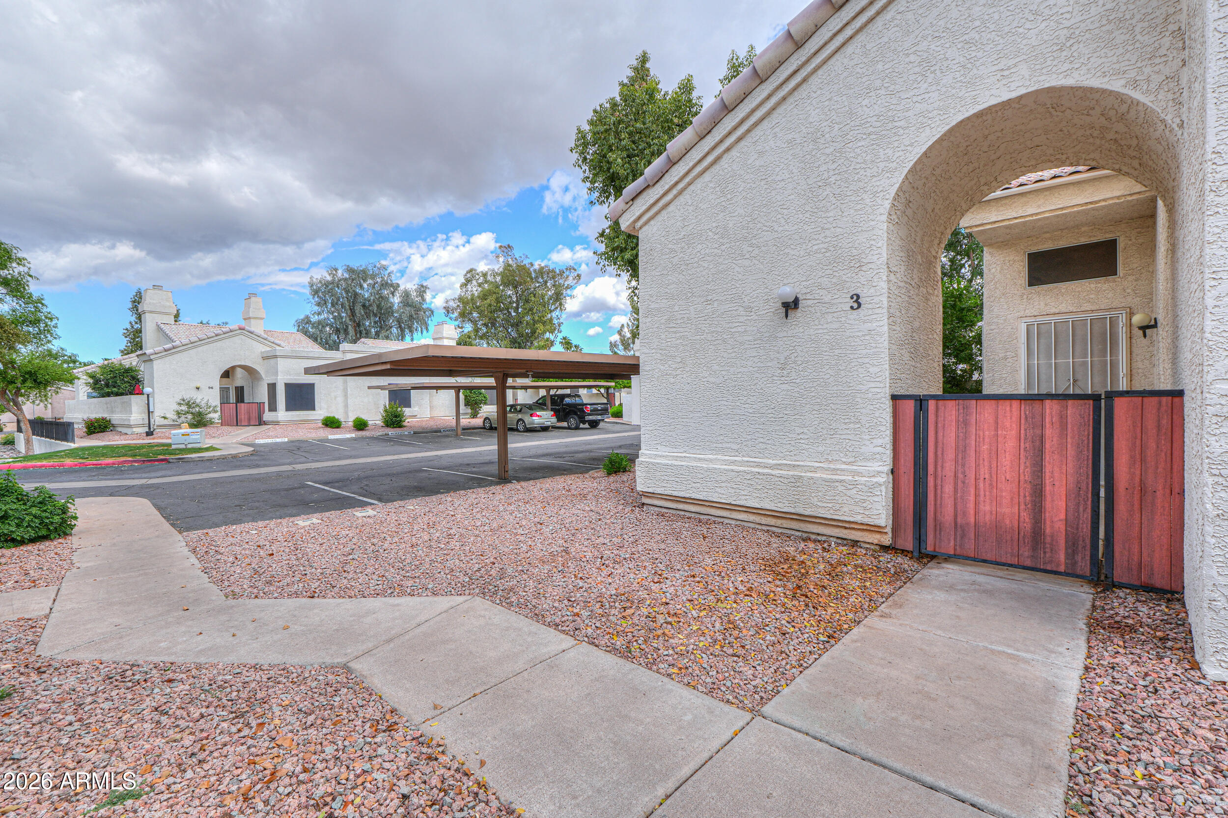 2100 W LEMON TREE Place 3