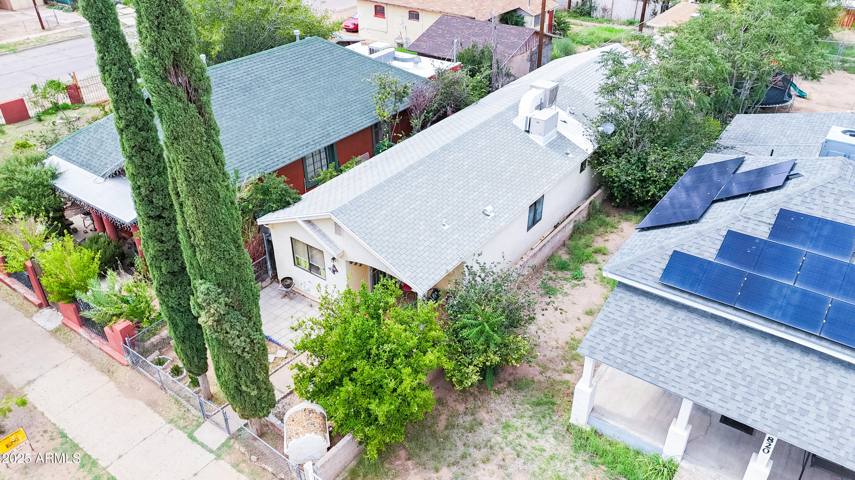 814 E 13TH Street