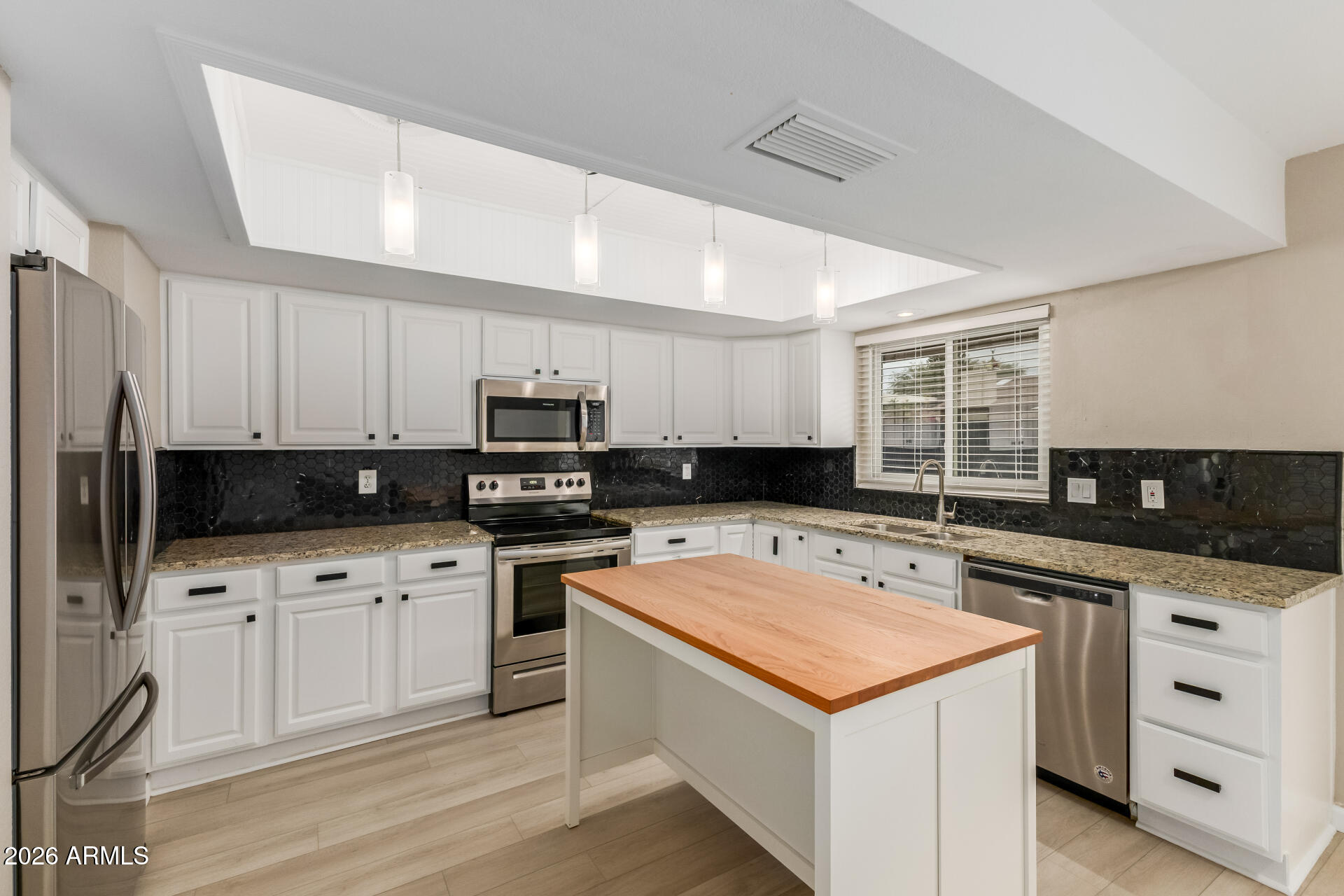 8695 E DIAMOND Street