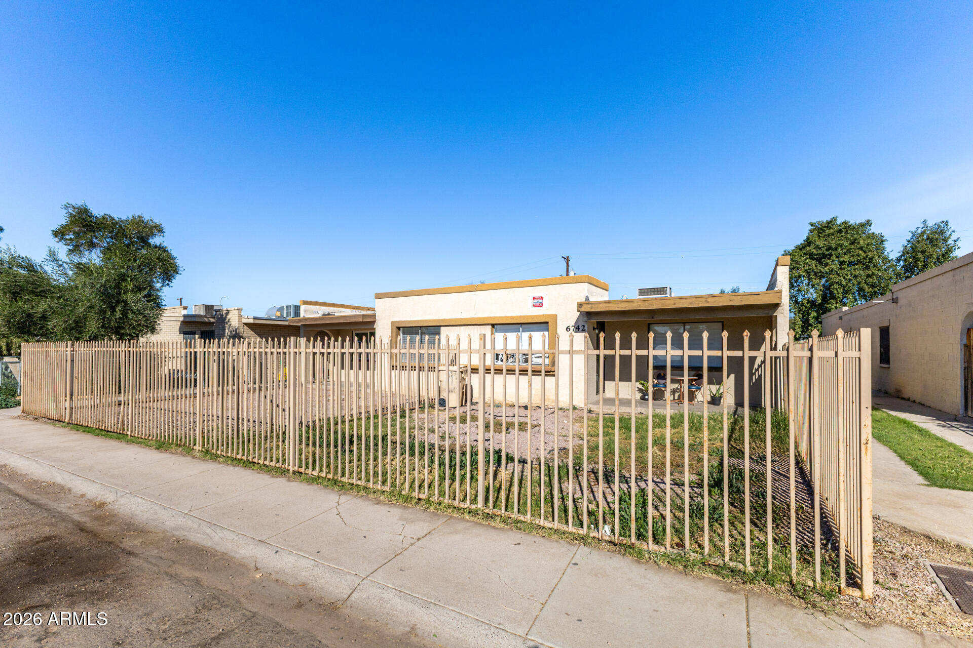 6742 W PALMAIRE Avenue