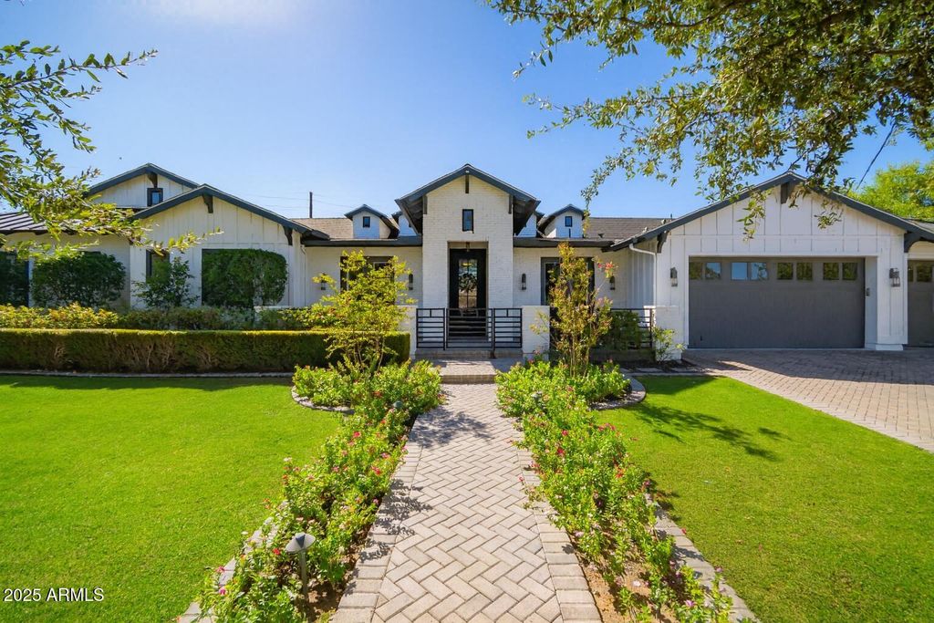 Photo of 6649 E Lafayette Boulevard, Scottsdale, AZ 85251 (MLS # 6935344)