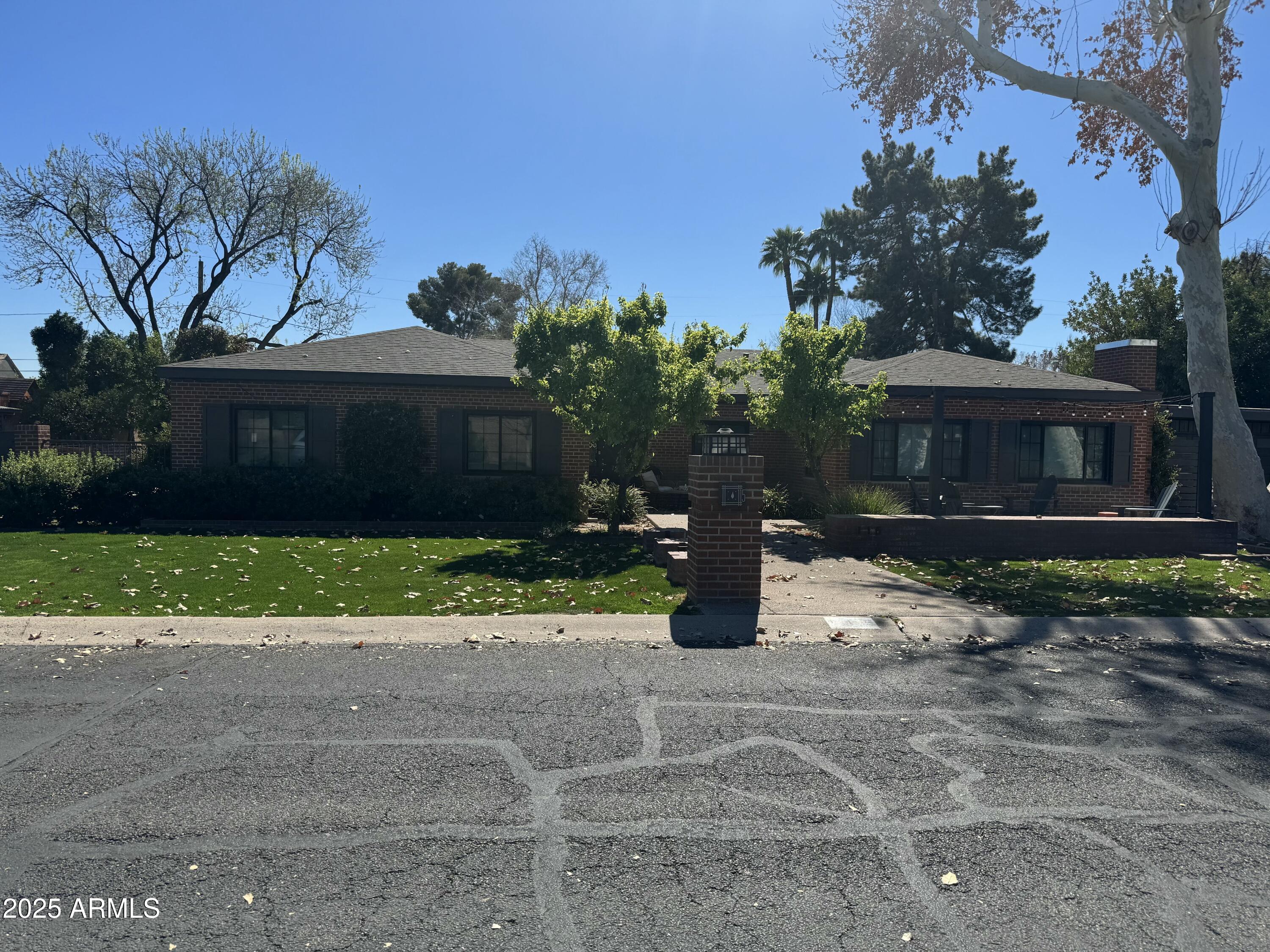 115 W ROSE Lane
