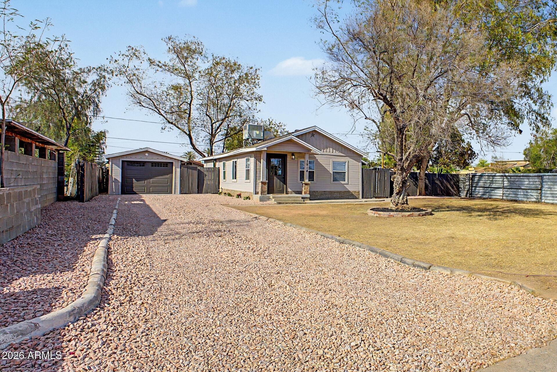 1914 E MONTE VISTA Road