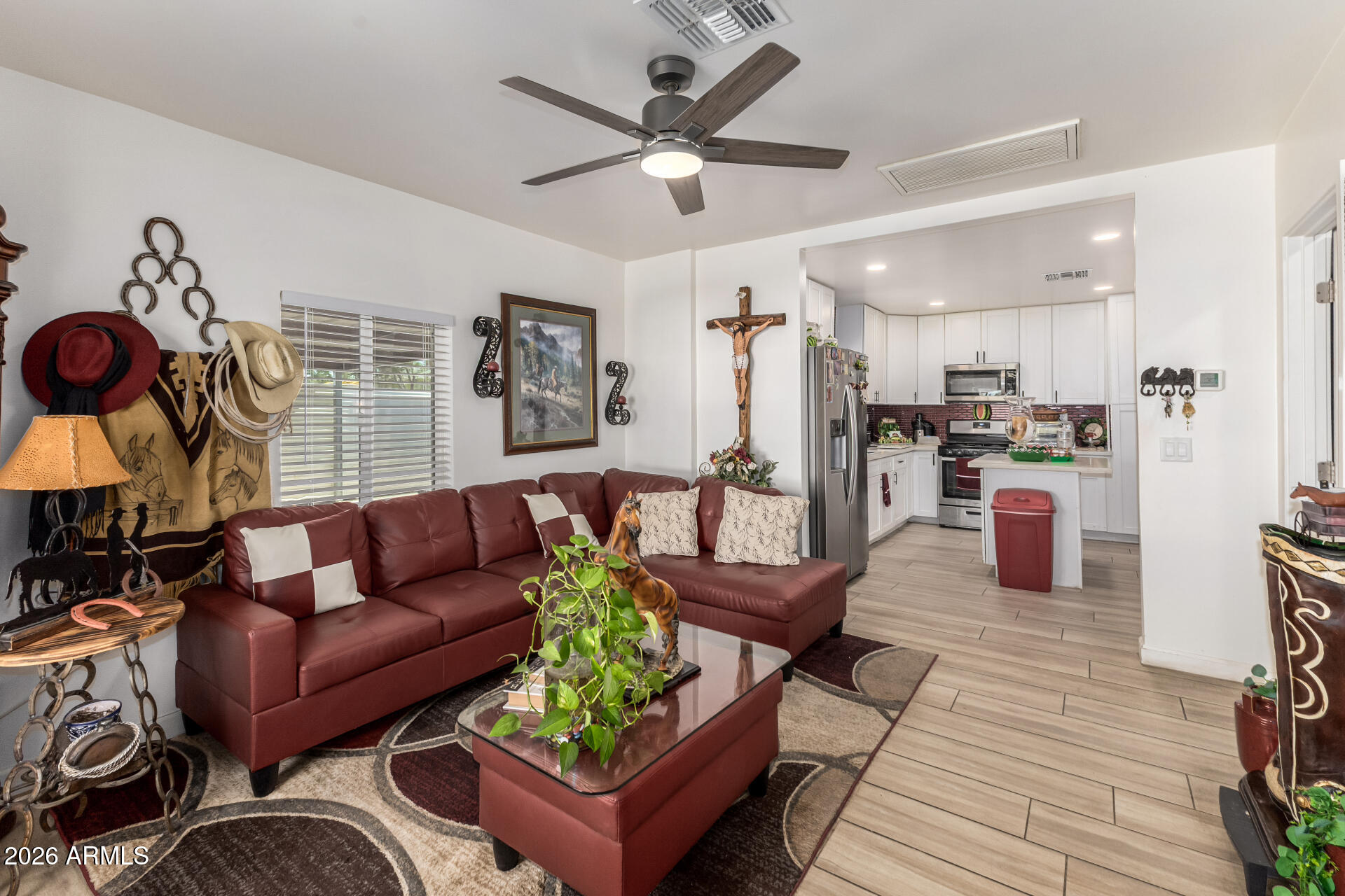 547 W MAHONEY Avenue