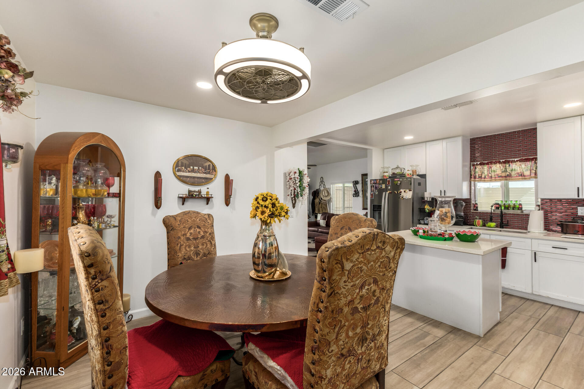 547 W MAHONEY Avenue