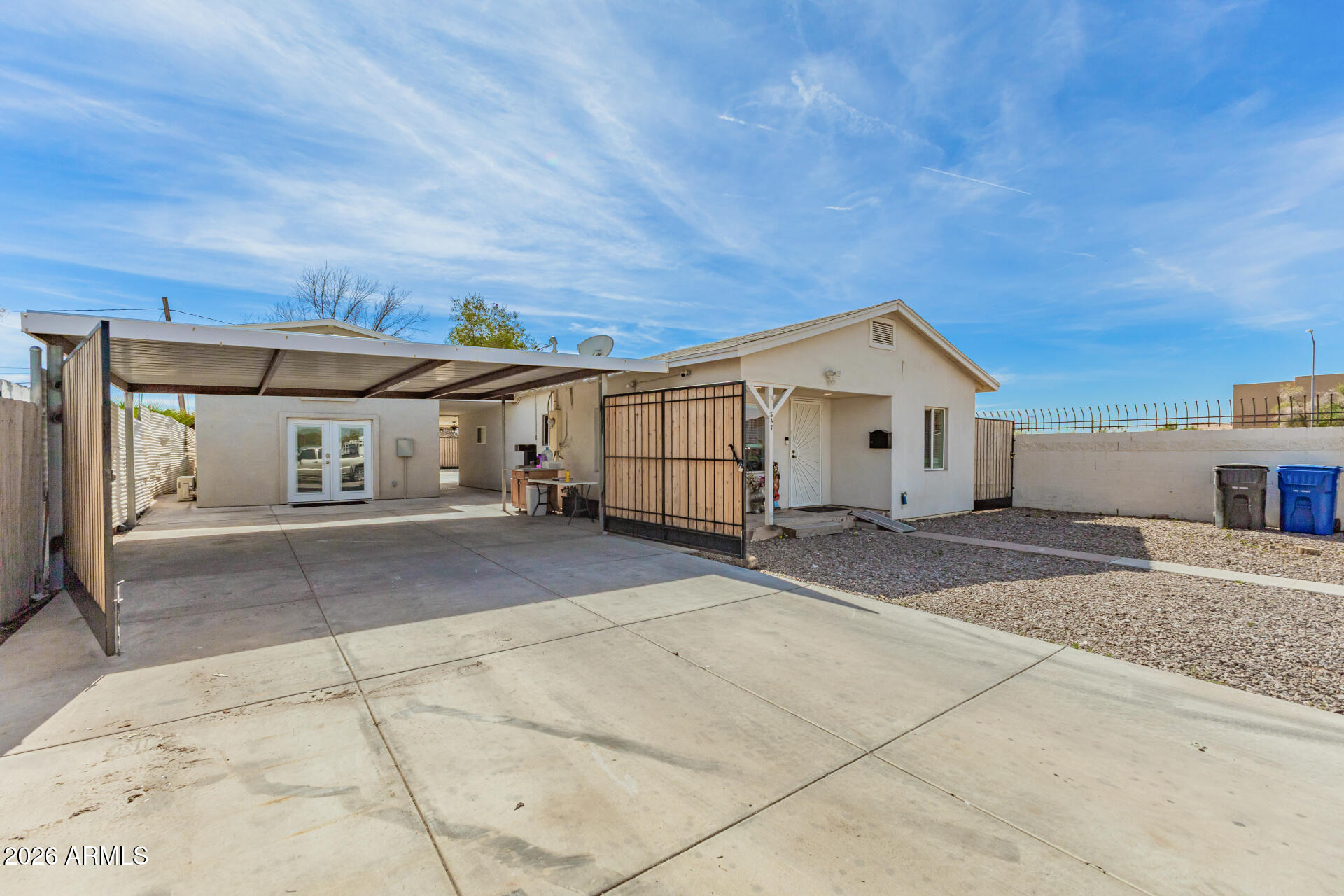 547 W MAHONEY Avenue