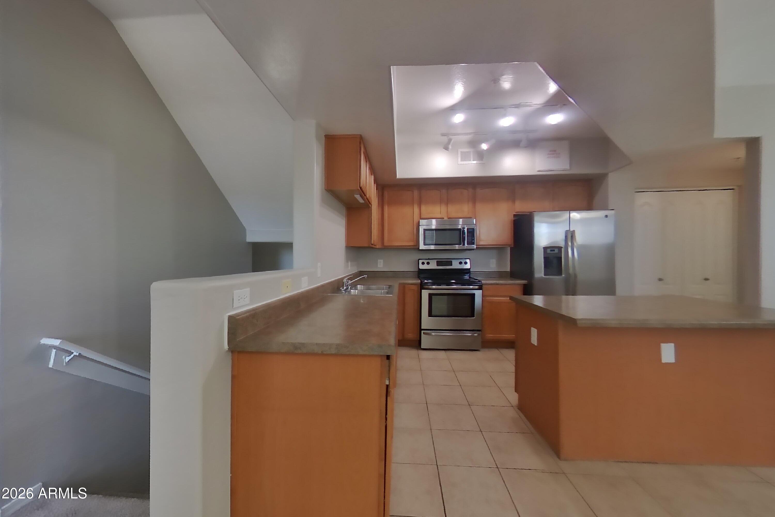 3250 W GREENWAY Road 109