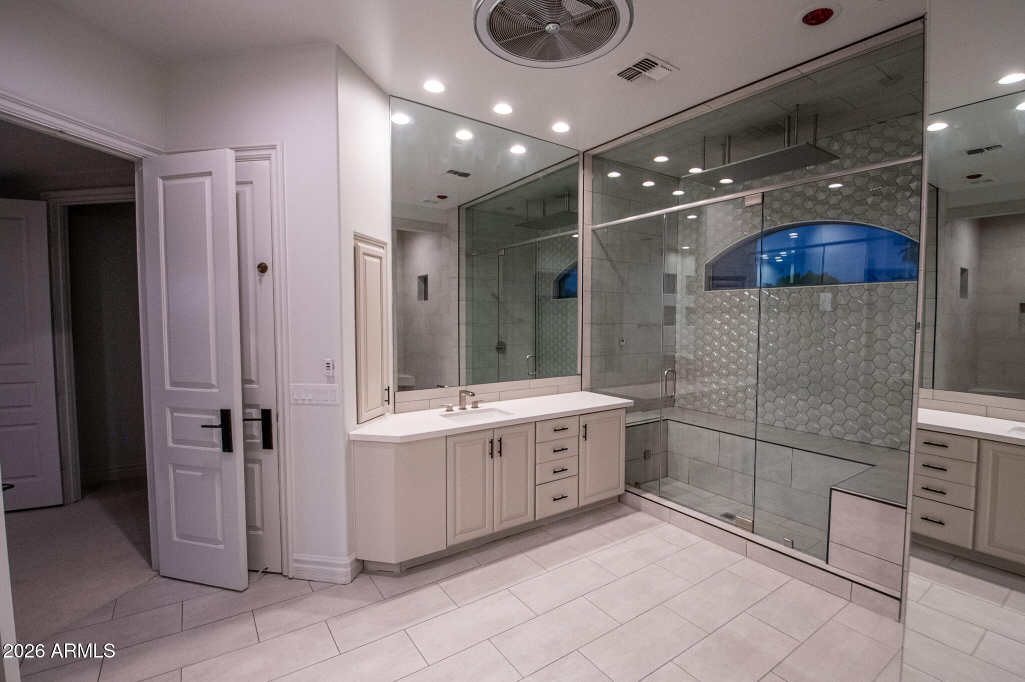 1232 W Sunrise Place