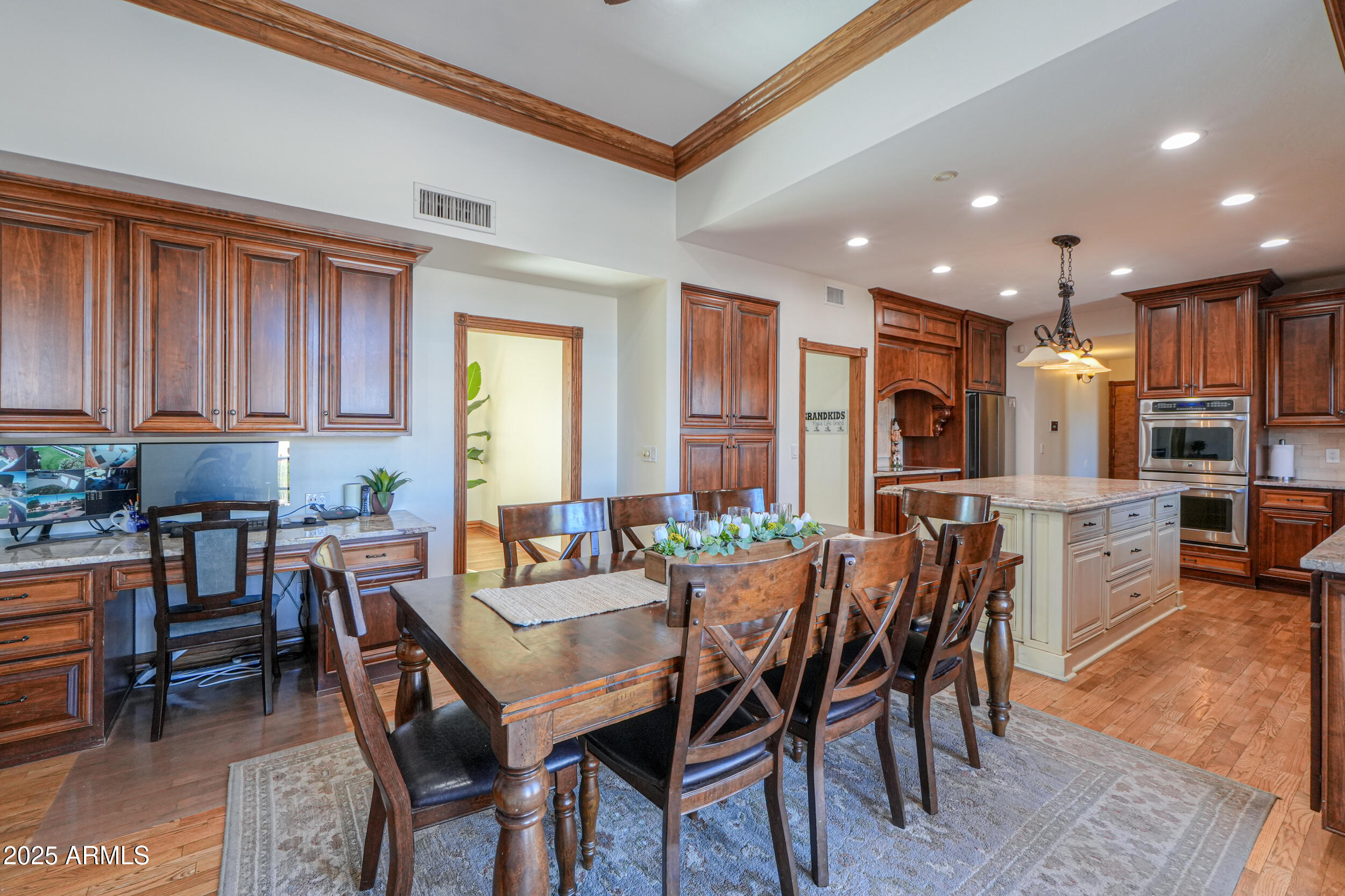 1520 E ELMWOOD Circle