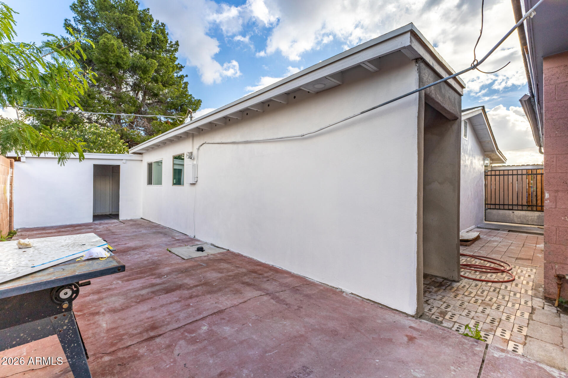 2142 W COOLIDGE Street