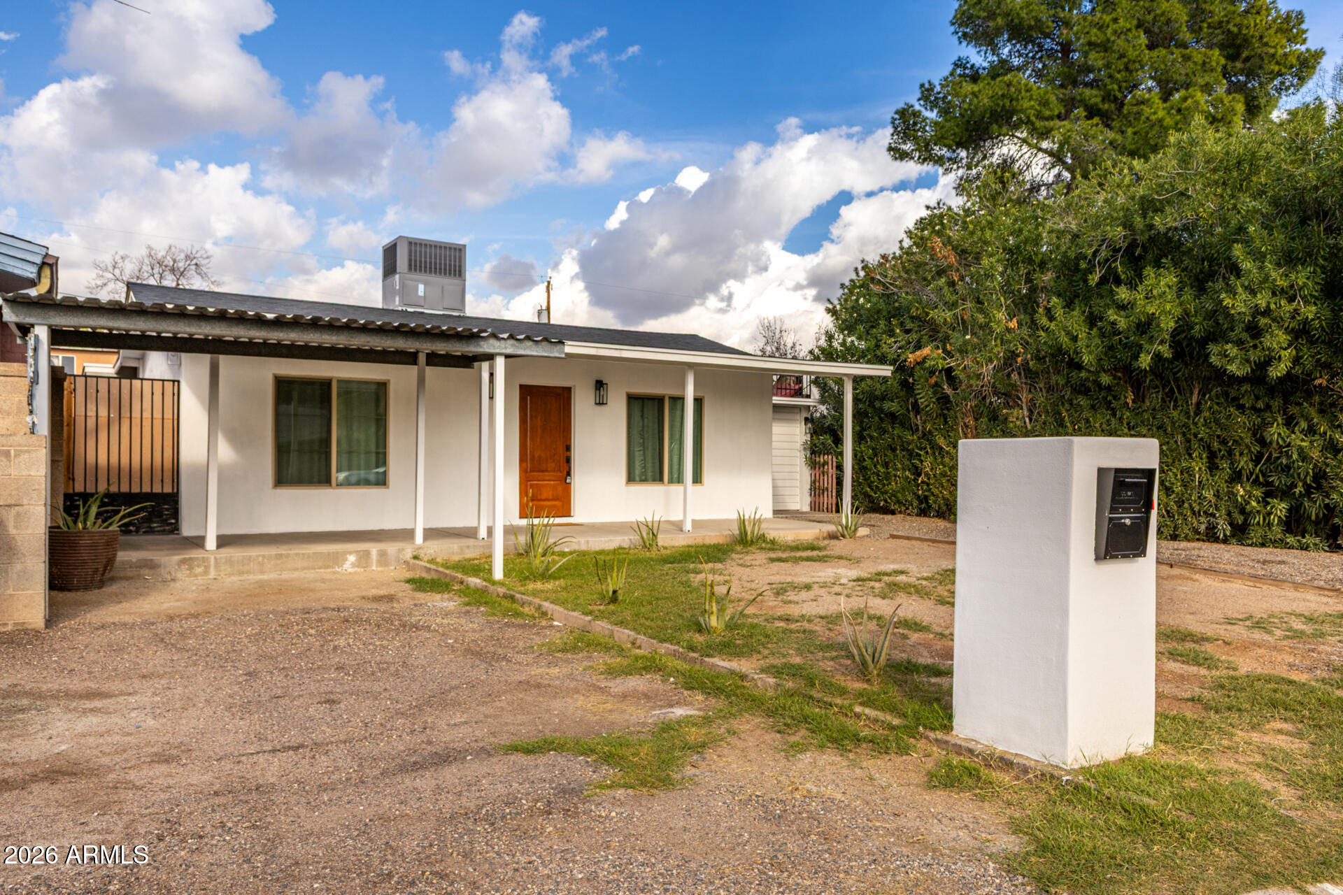 2142 W COOLIDGE Street