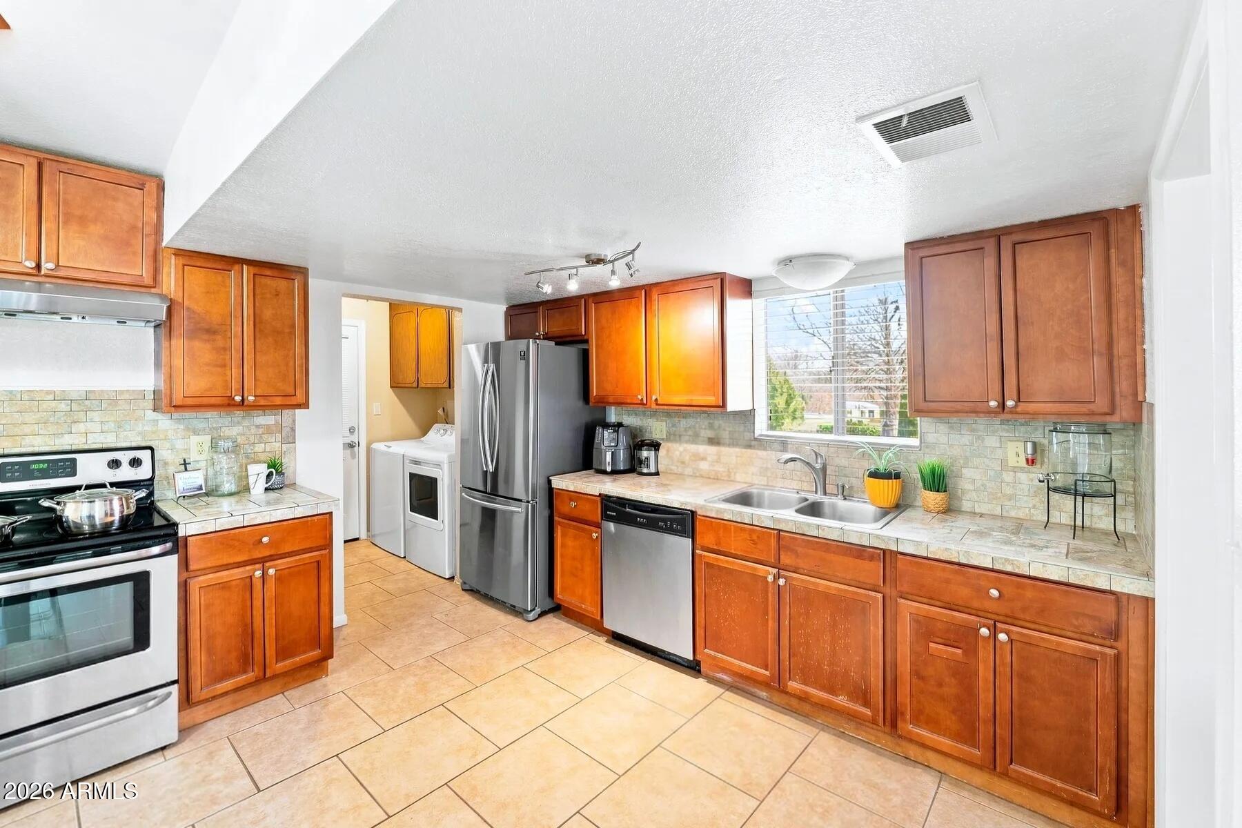 1109 E Mesquite Drive