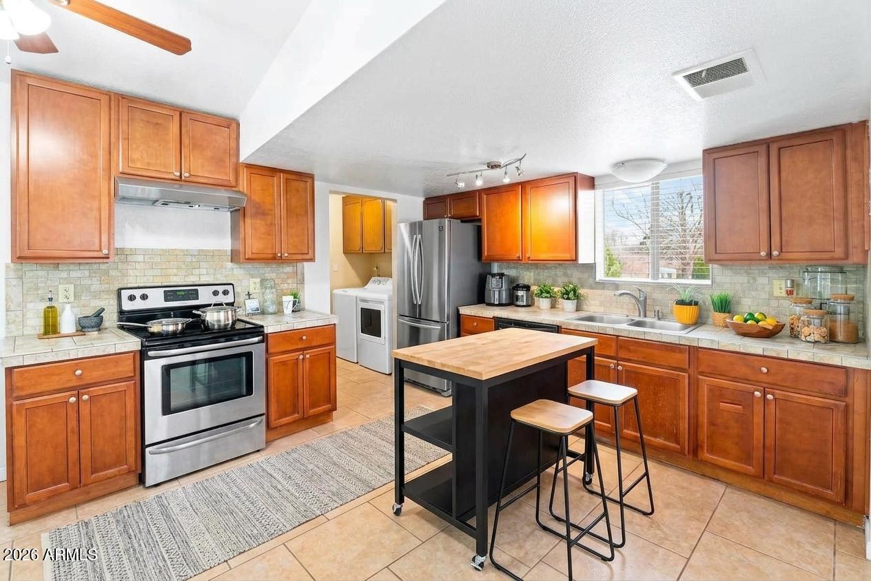 1109 E Mesquite Drive