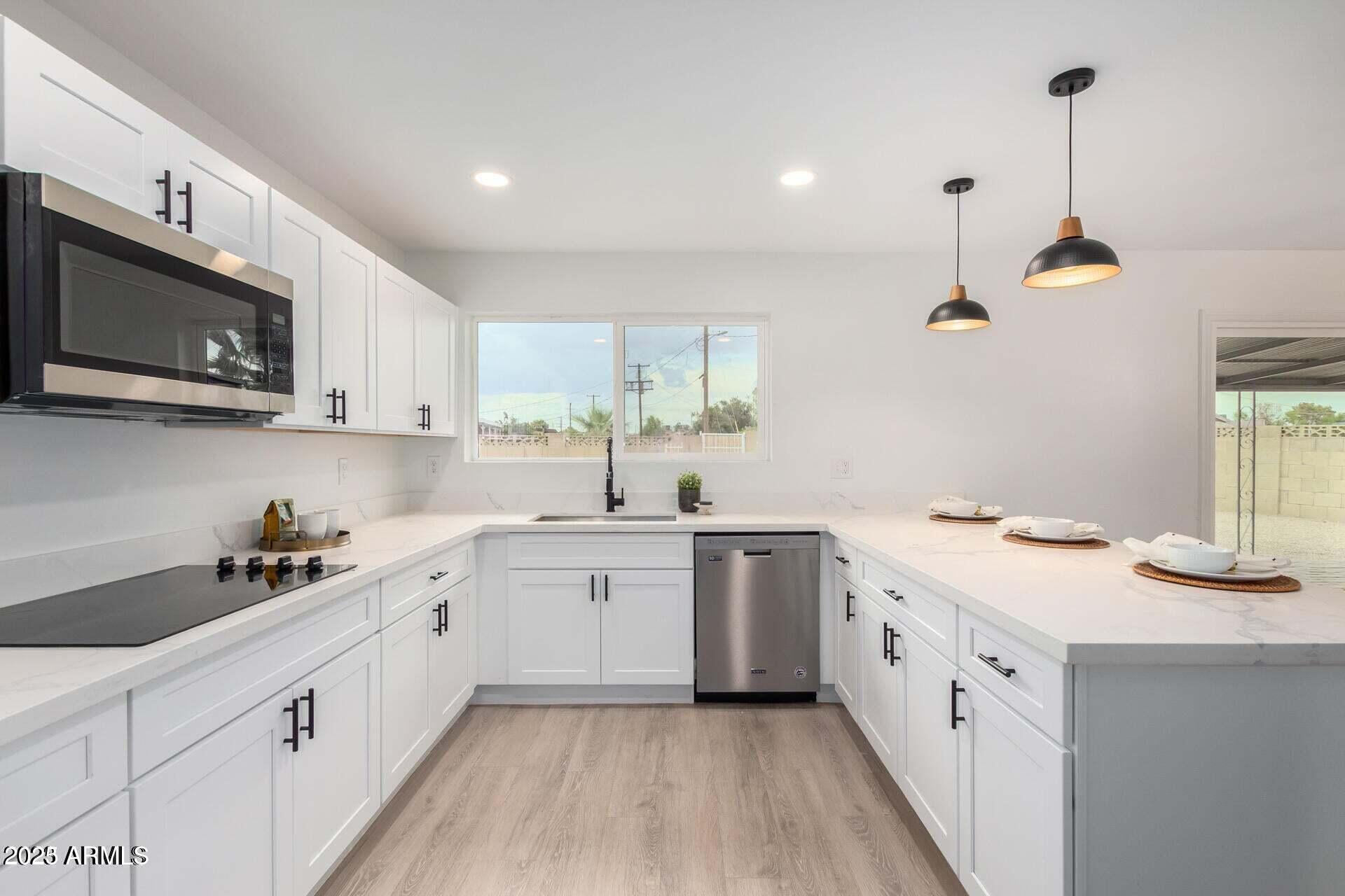 3933 W CACTUS WREN Drive