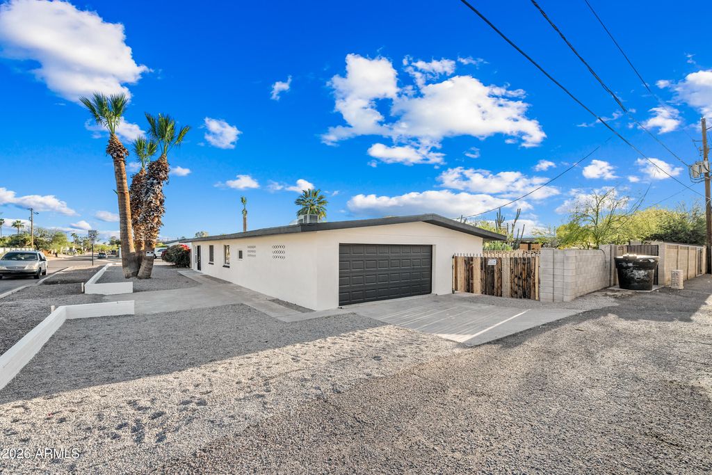 Photo of 1246 E Winter Drive, Phoenix, AZ 85020 (MLS # 6998517)